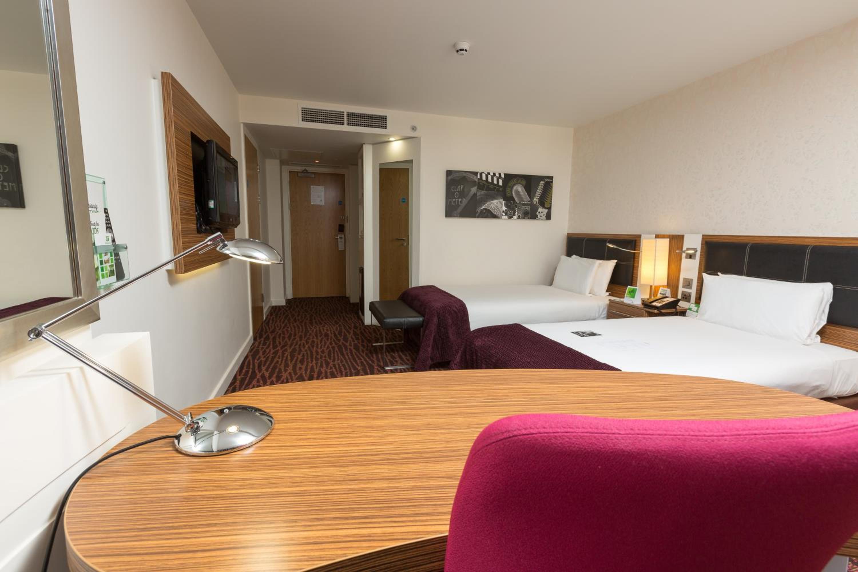 Standard Twin Room - Photo 8