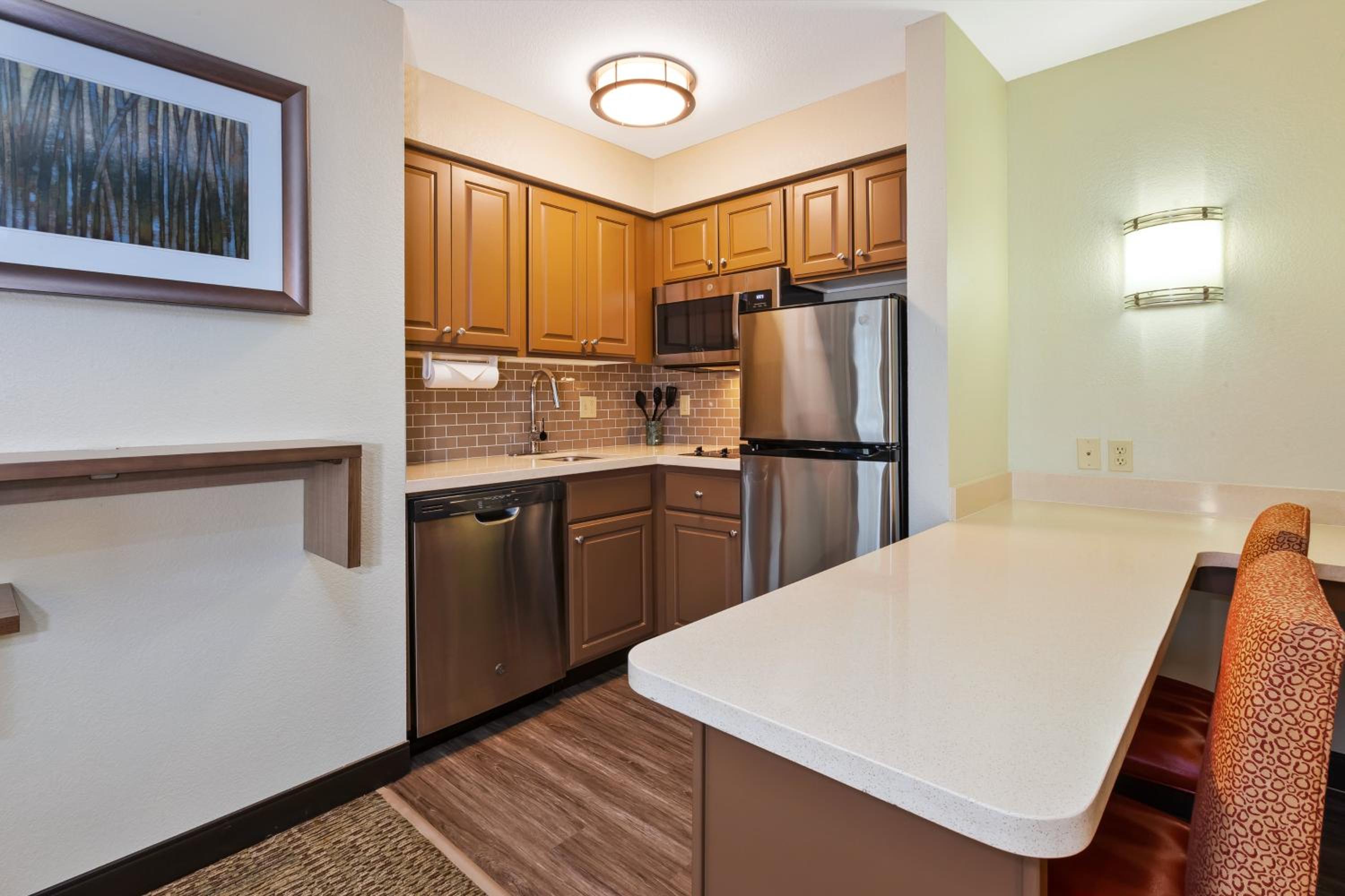 Two-Bedroom Suite - Photo 6
