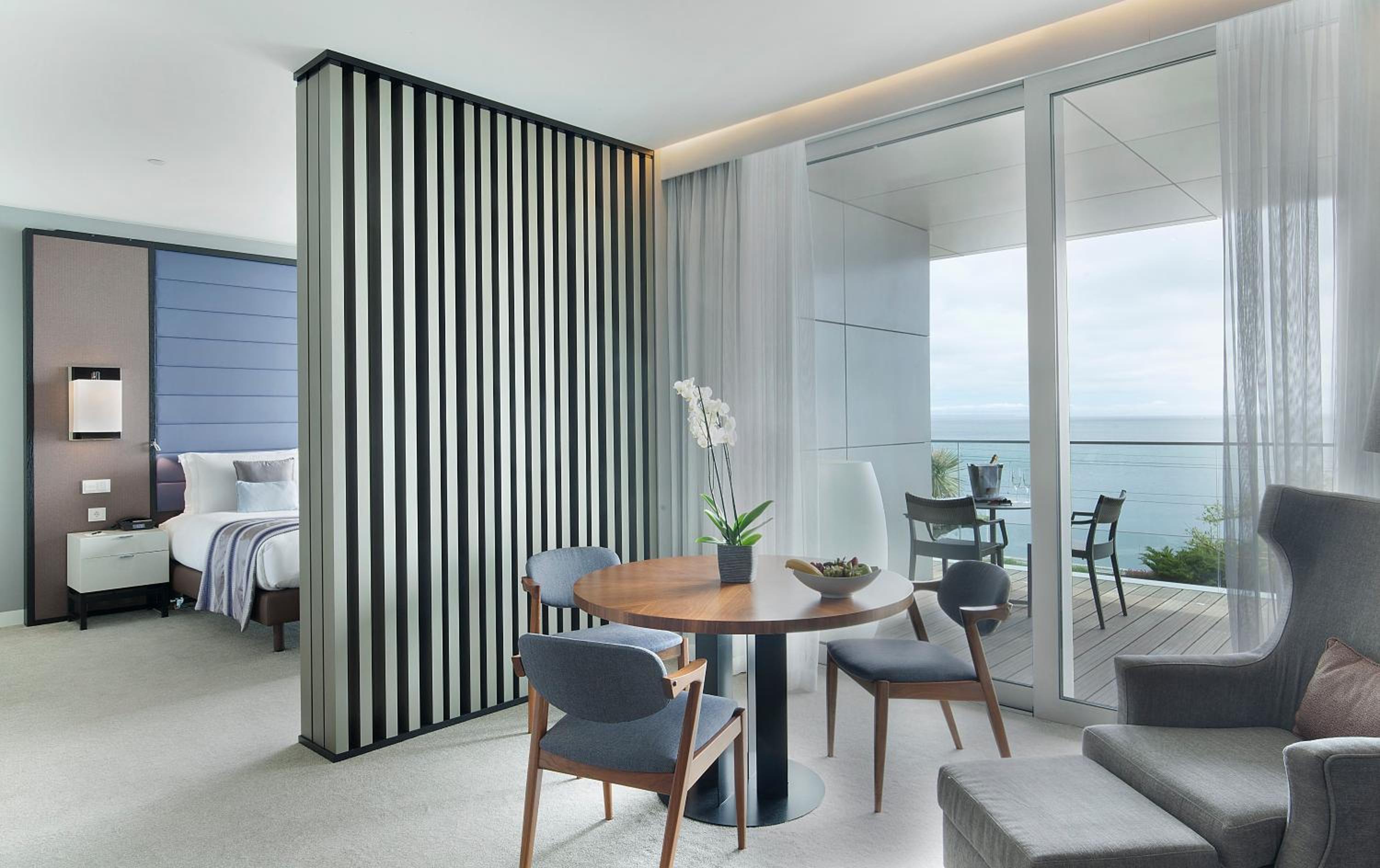 One Bedroom Suite (Non Smoking) thumbnail 5