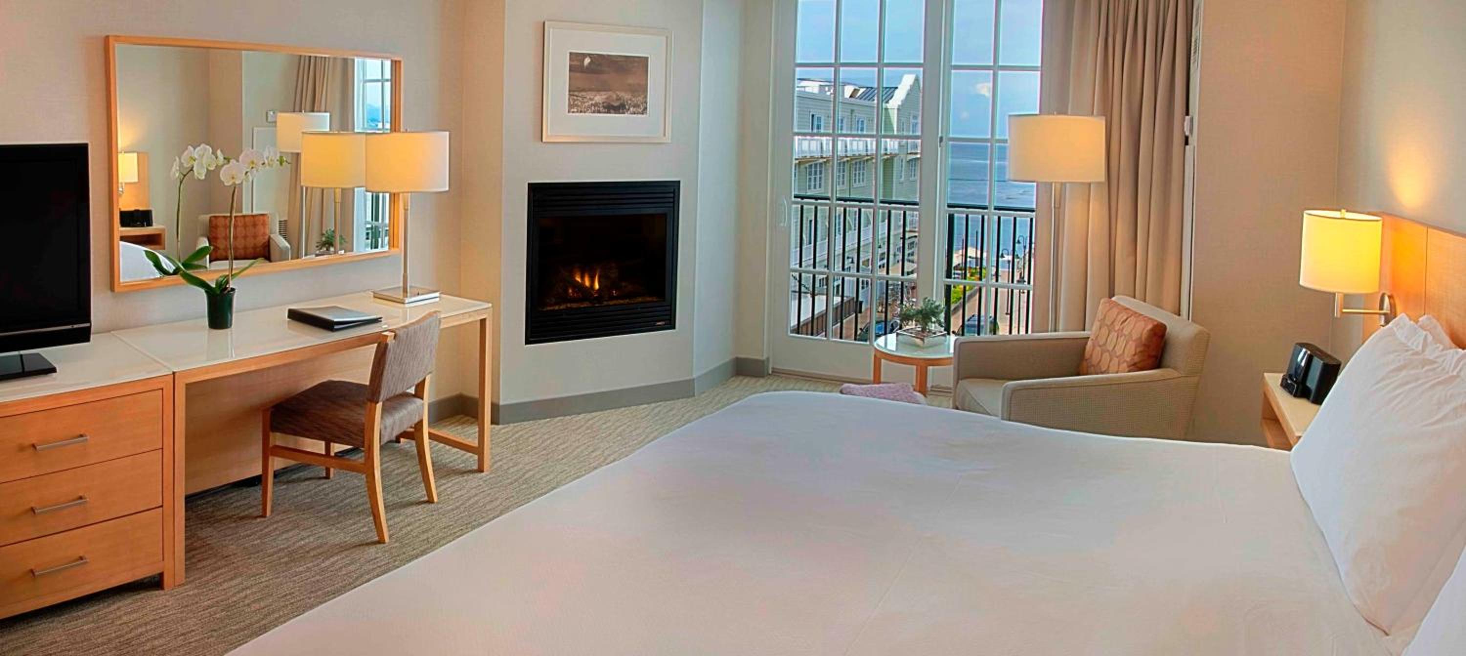 Deluxe King Room - Photo 4