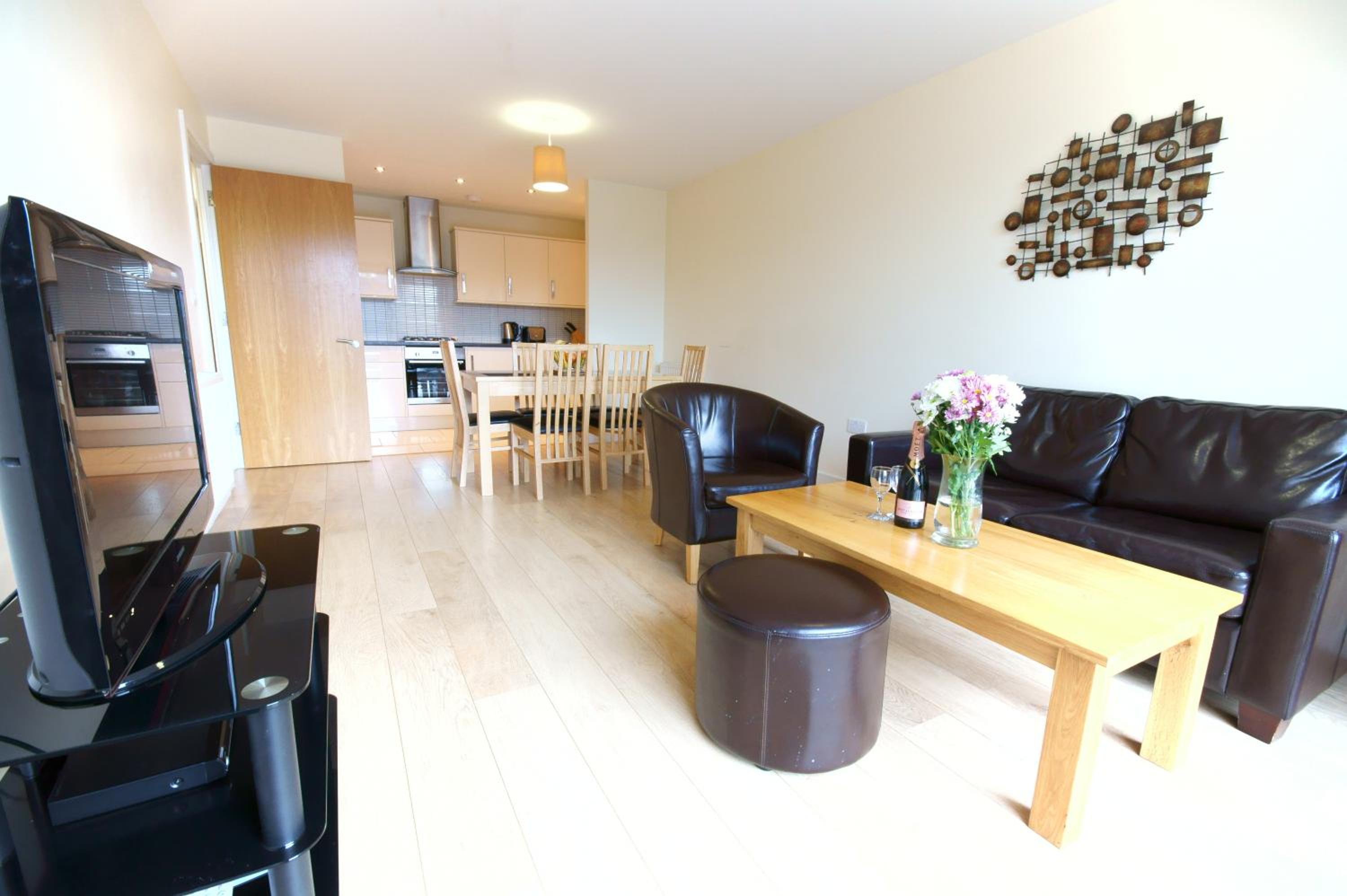One-Bedroom Apartment with Balcony