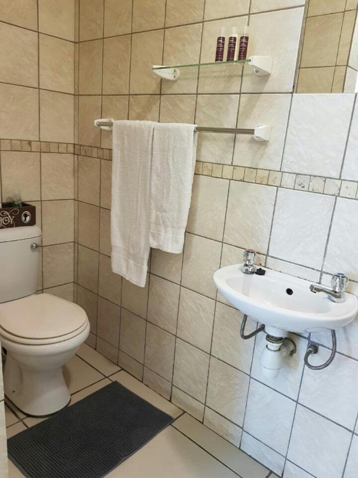 Double Room with Private Bathroom photo 3