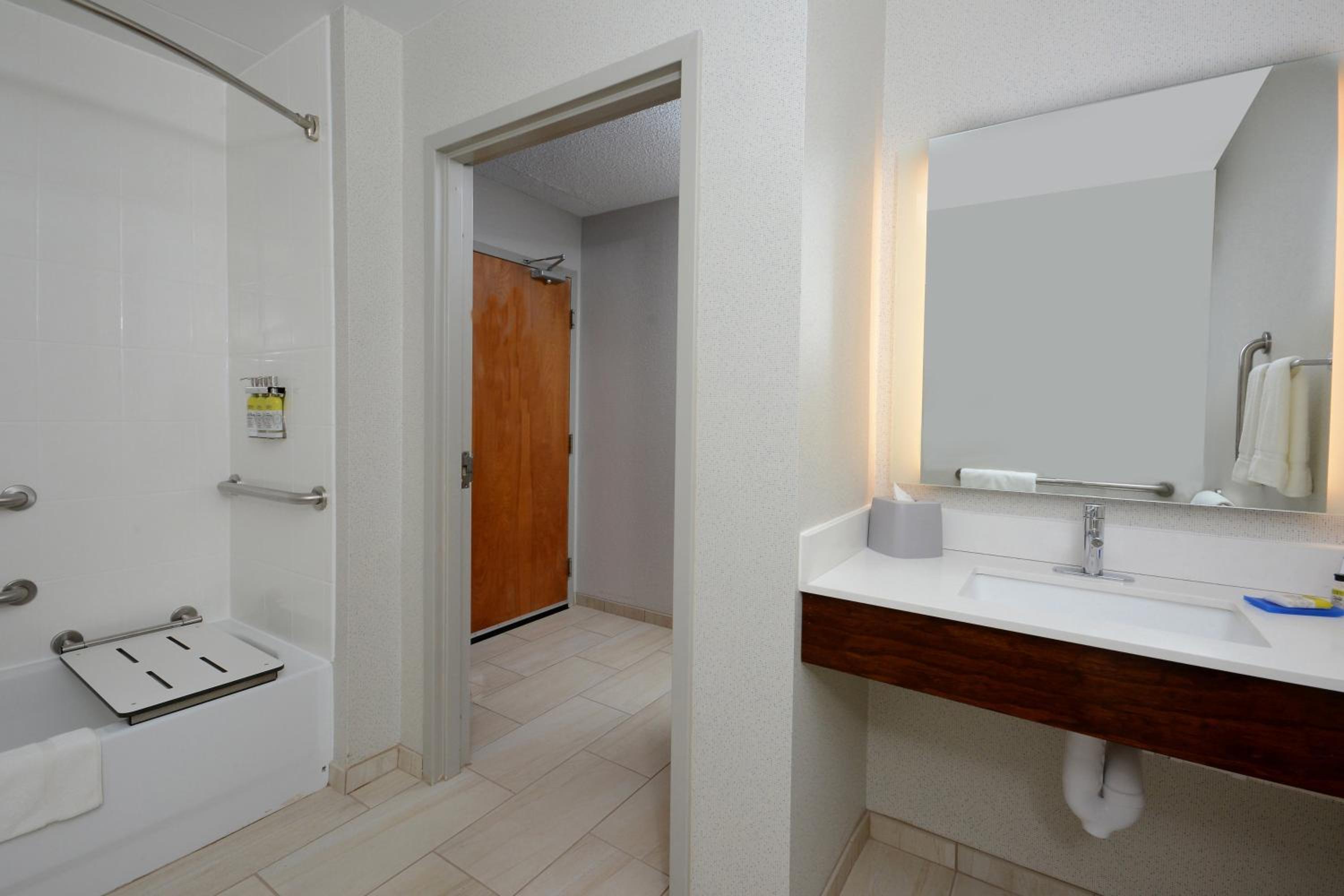 King Room - Disability Access - Photo 5