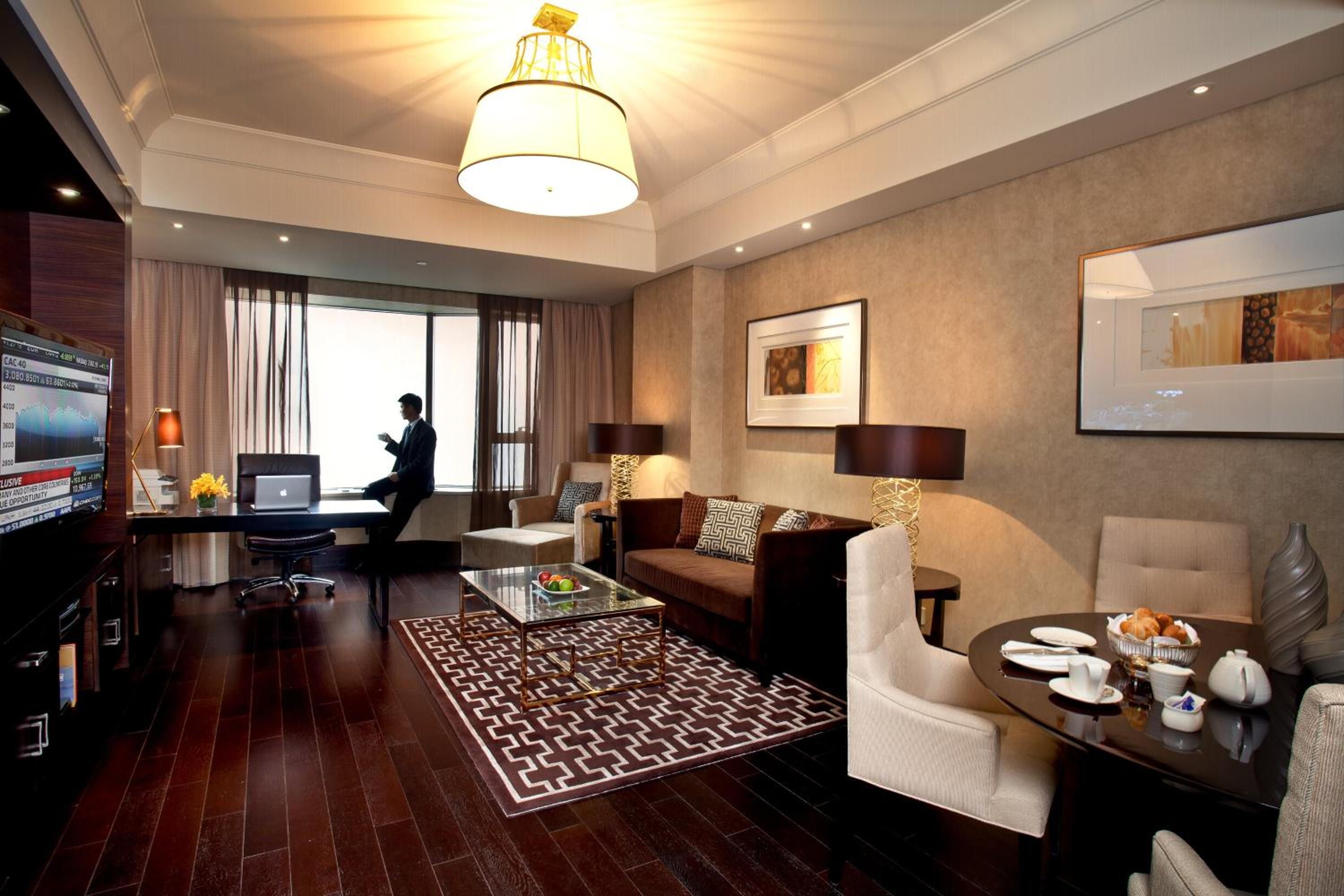 One-Bedroom Suite - Photo 8