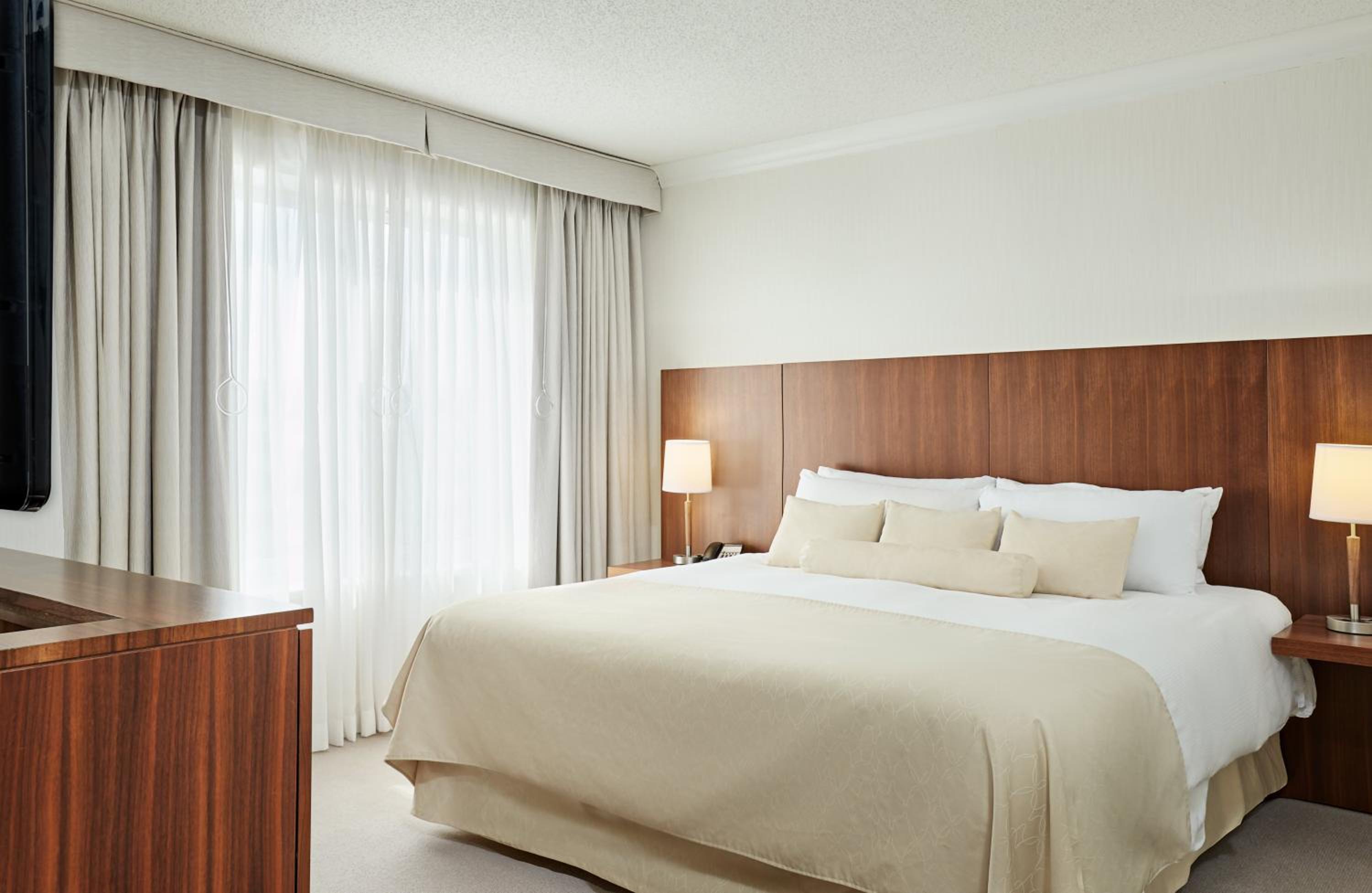 Classic King Room at InterContinental Suites Hotel Cleveland by IHG in Cleveland