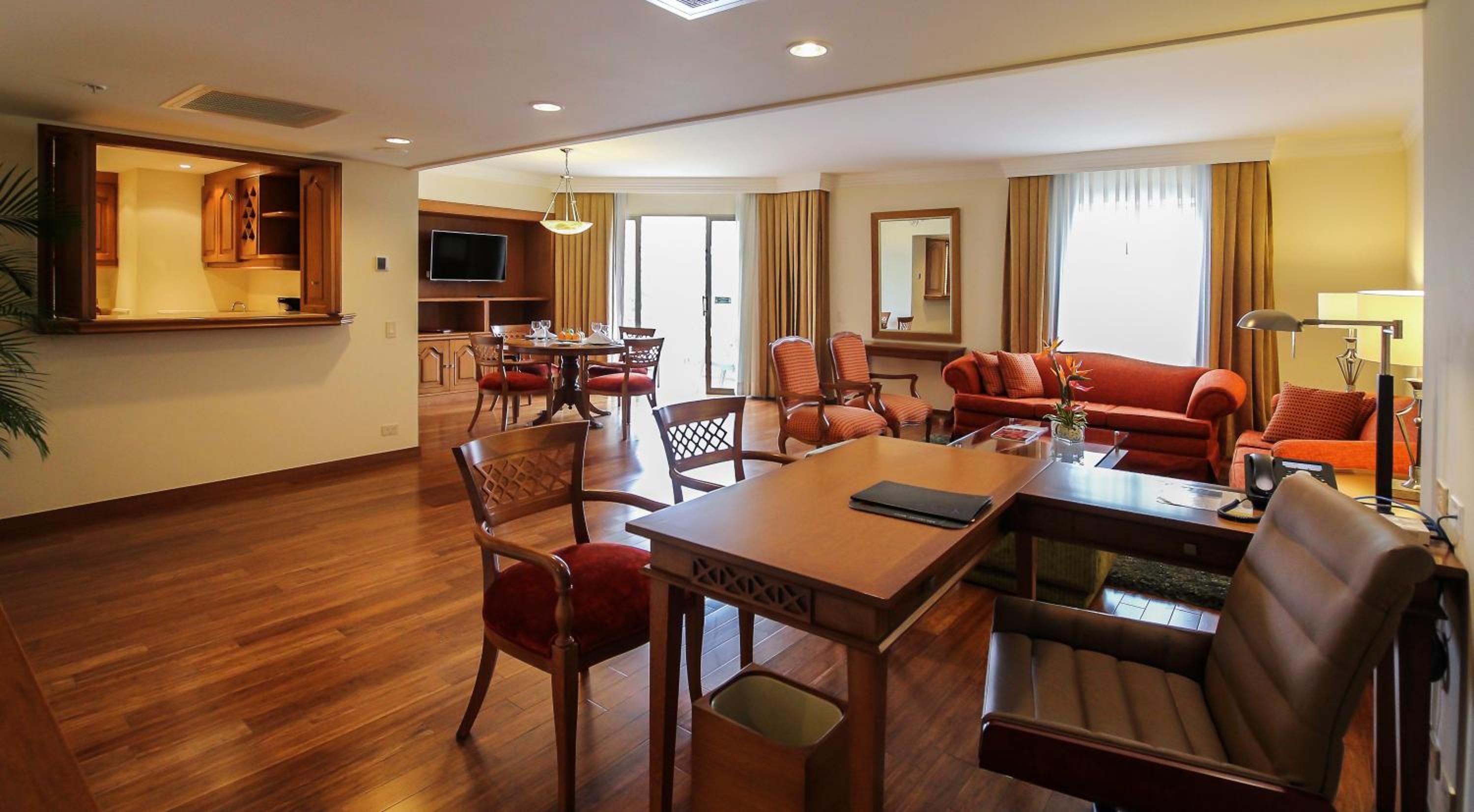 King Suite - Photo 6