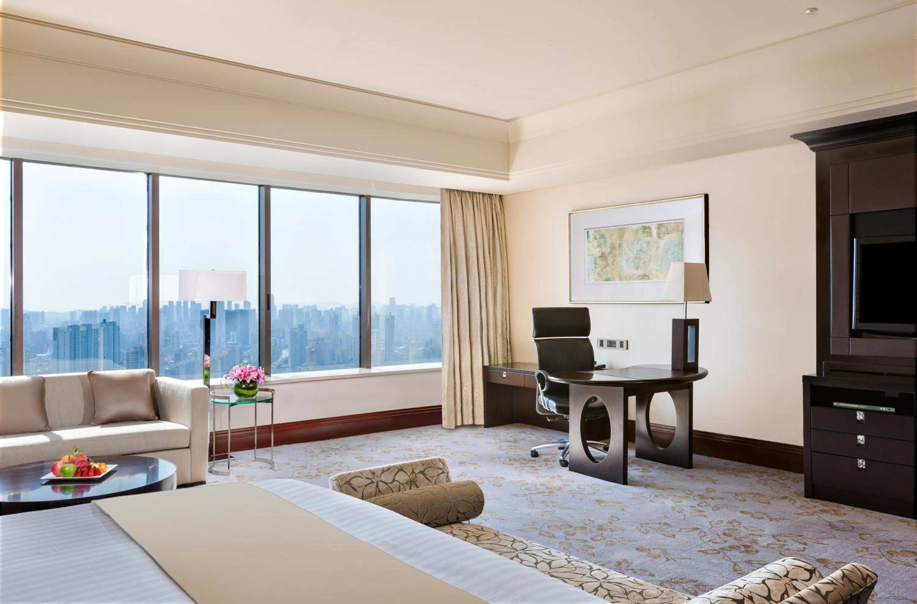 Premium King Room - Photo 5