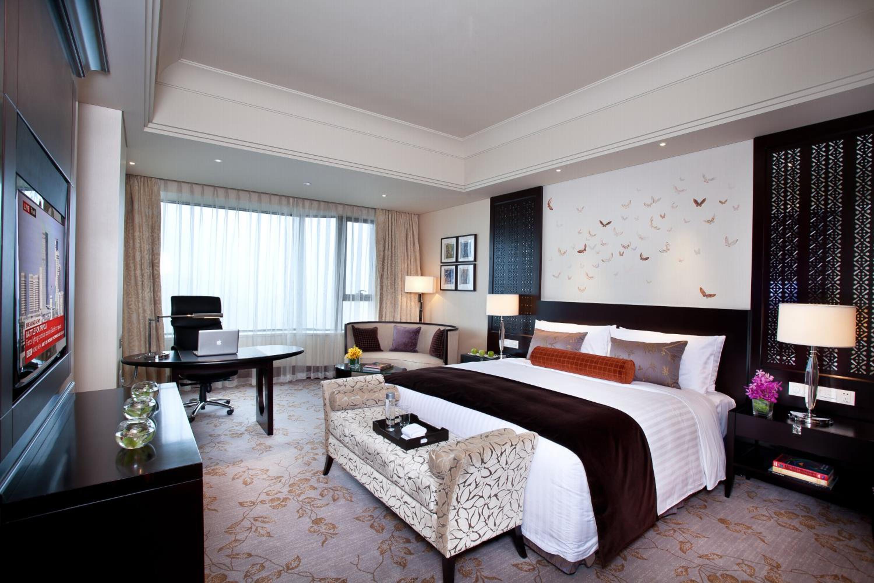 Classic King Room - Club Lounge Access - Photo 8