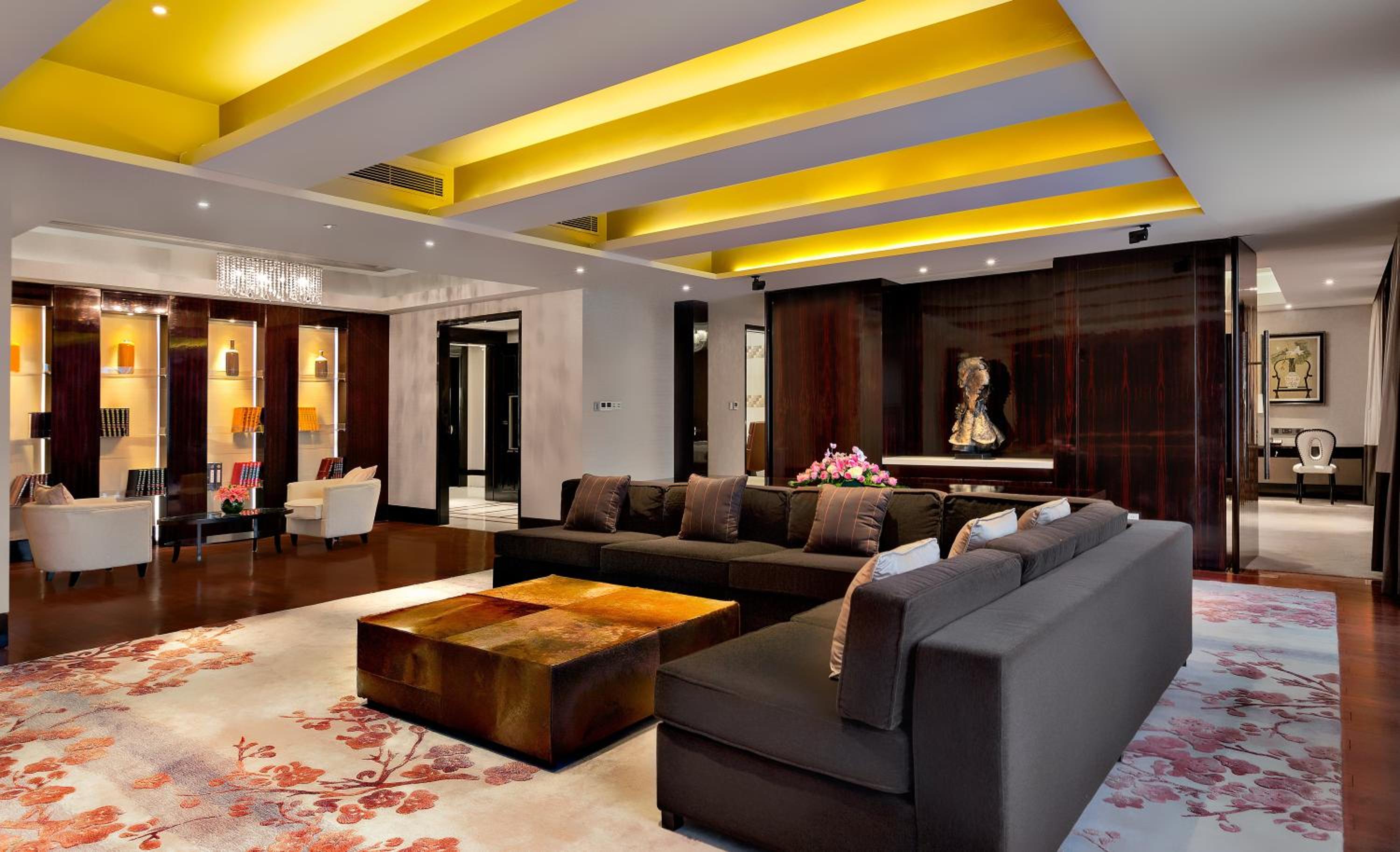One-Bedroom King Suite with Kitchen - Photo 6
