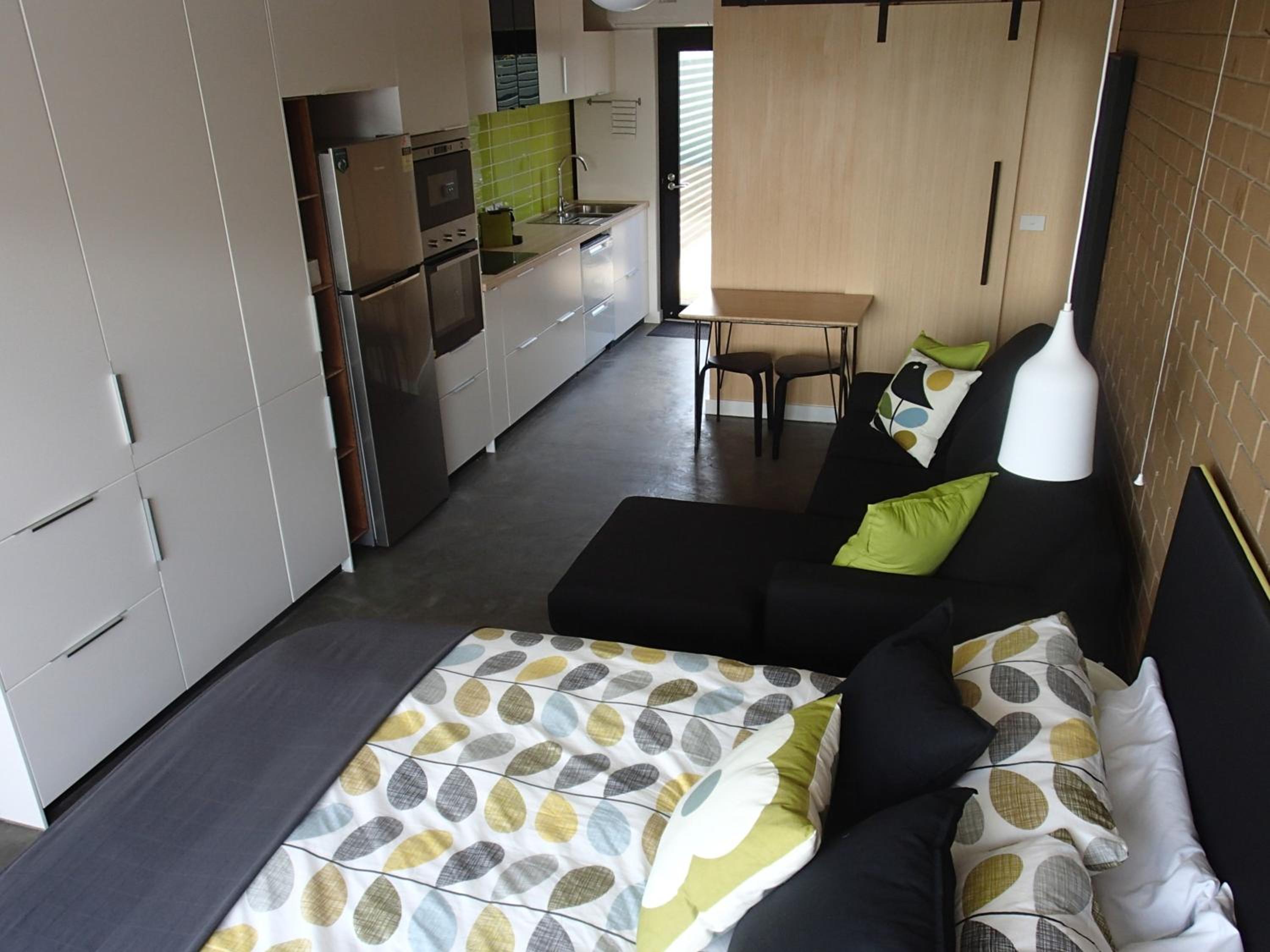 Queen Room with Two Queen Beds - Photo 5