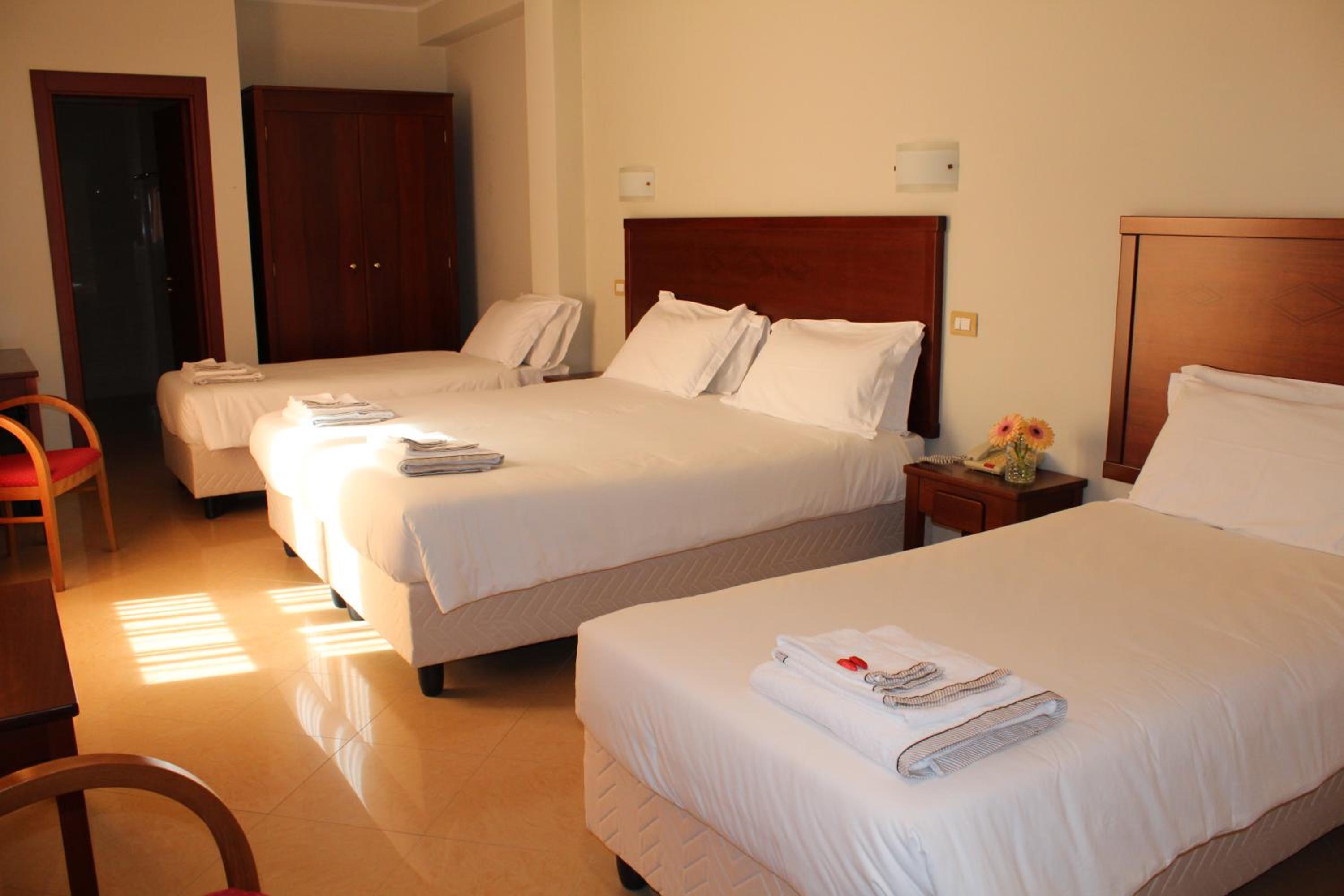 Quadruple Room - Photo 1