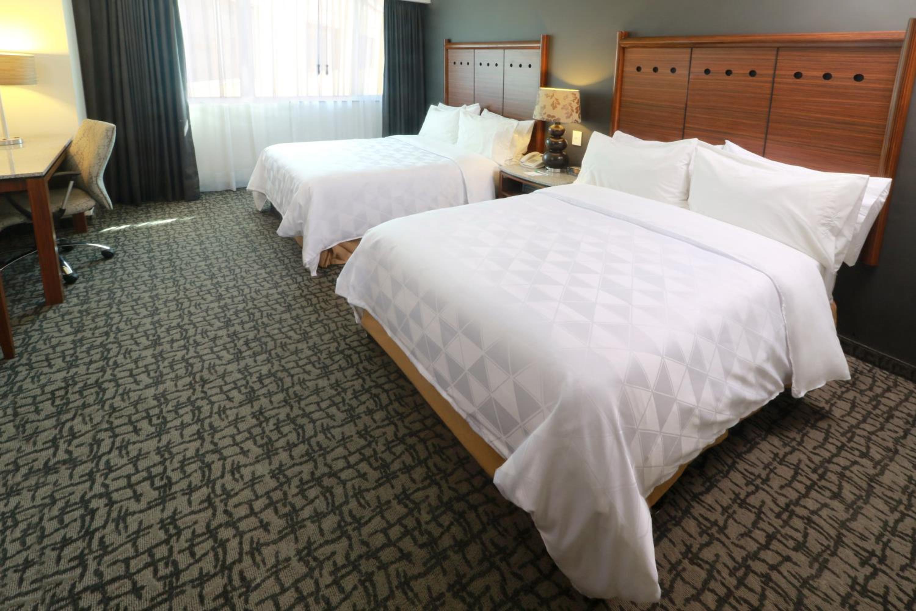 Standard Room with Two Queen Beds - Photo 3