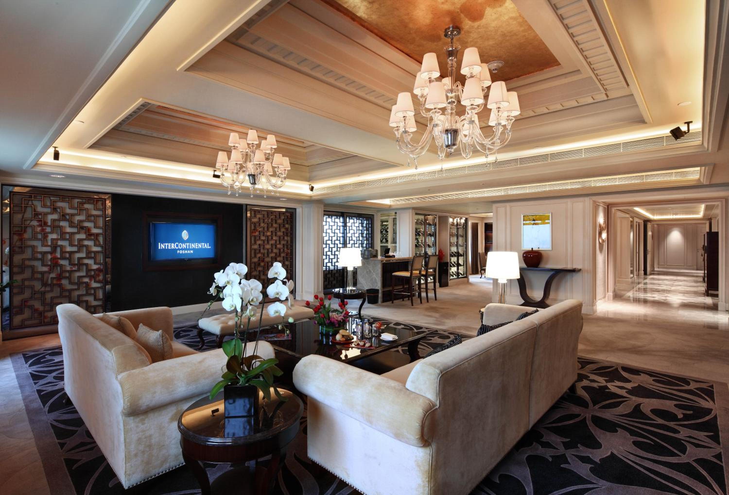 Ambassador Suite photo 3