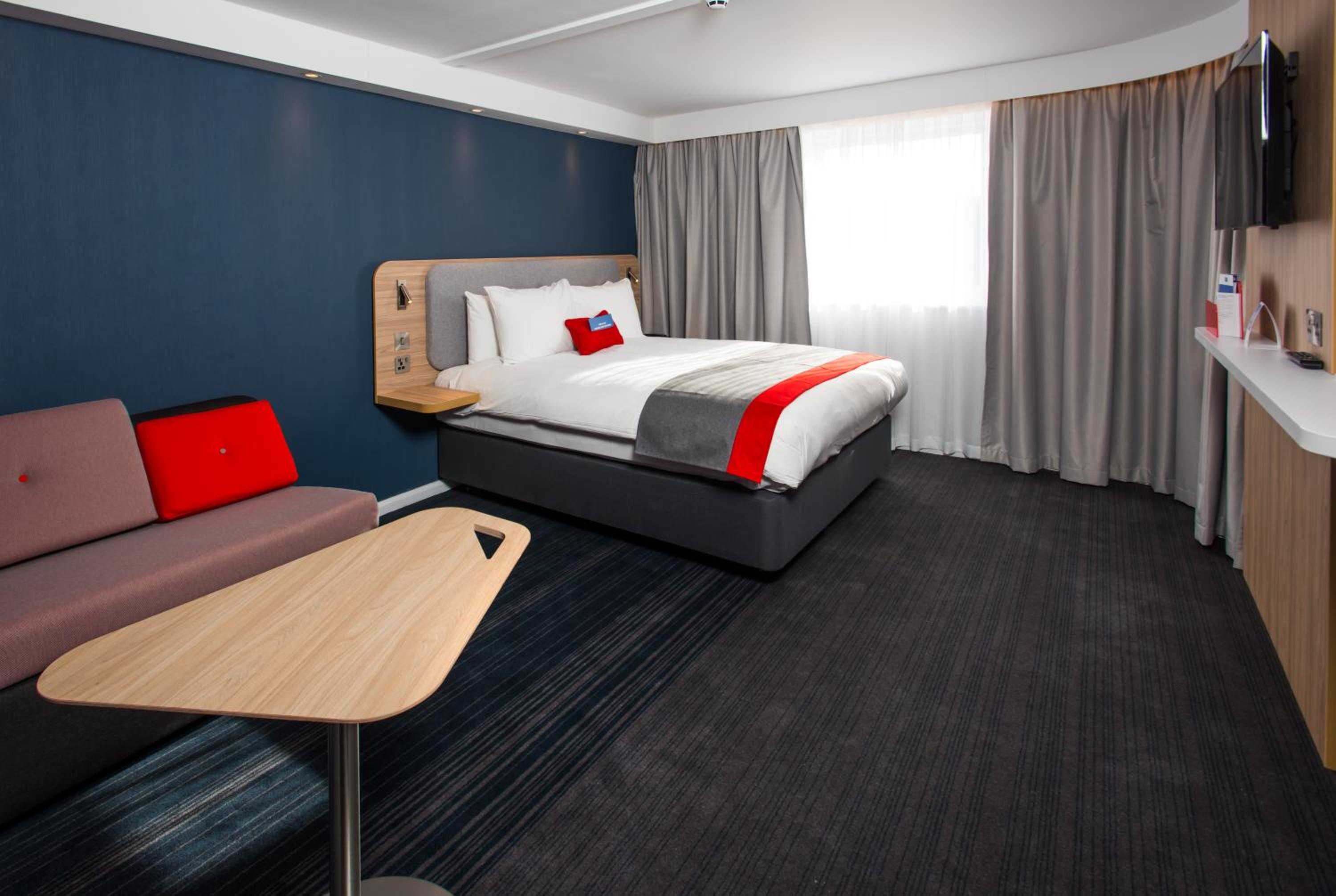 Standard Double Room with Sofa Bed and Free Hot Breakfast - Photo 1