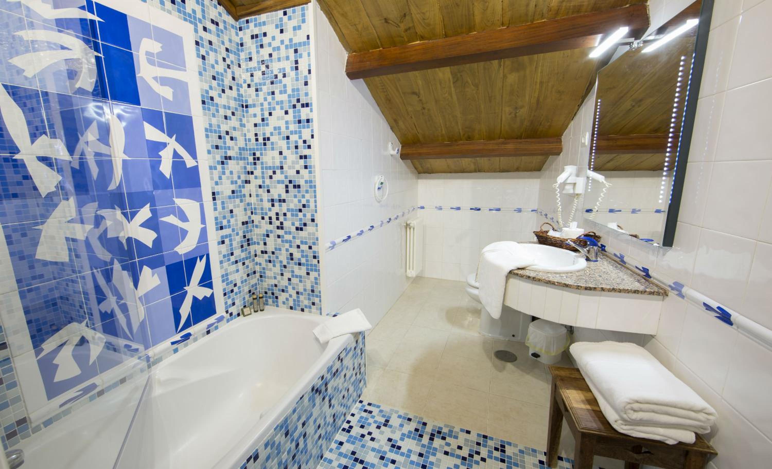 Double Room - Photo 9