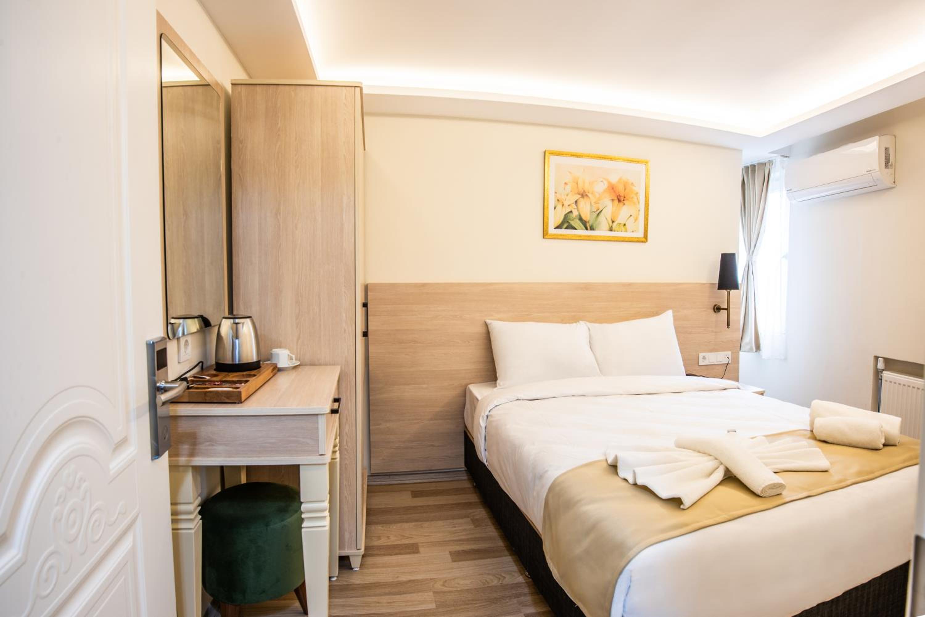Standard Double or Twin Room photo 2