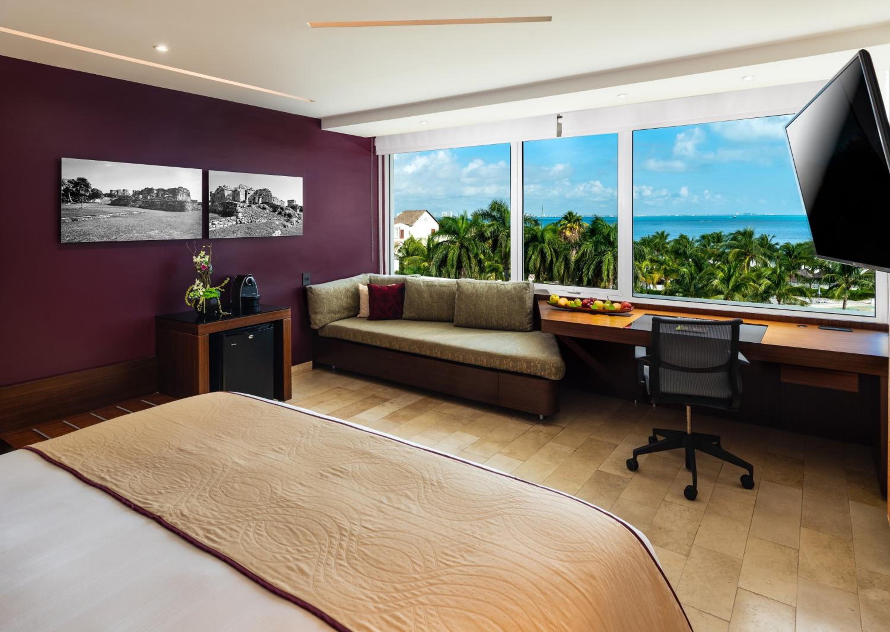 Classic King Room with Ocean View - Photo 7
