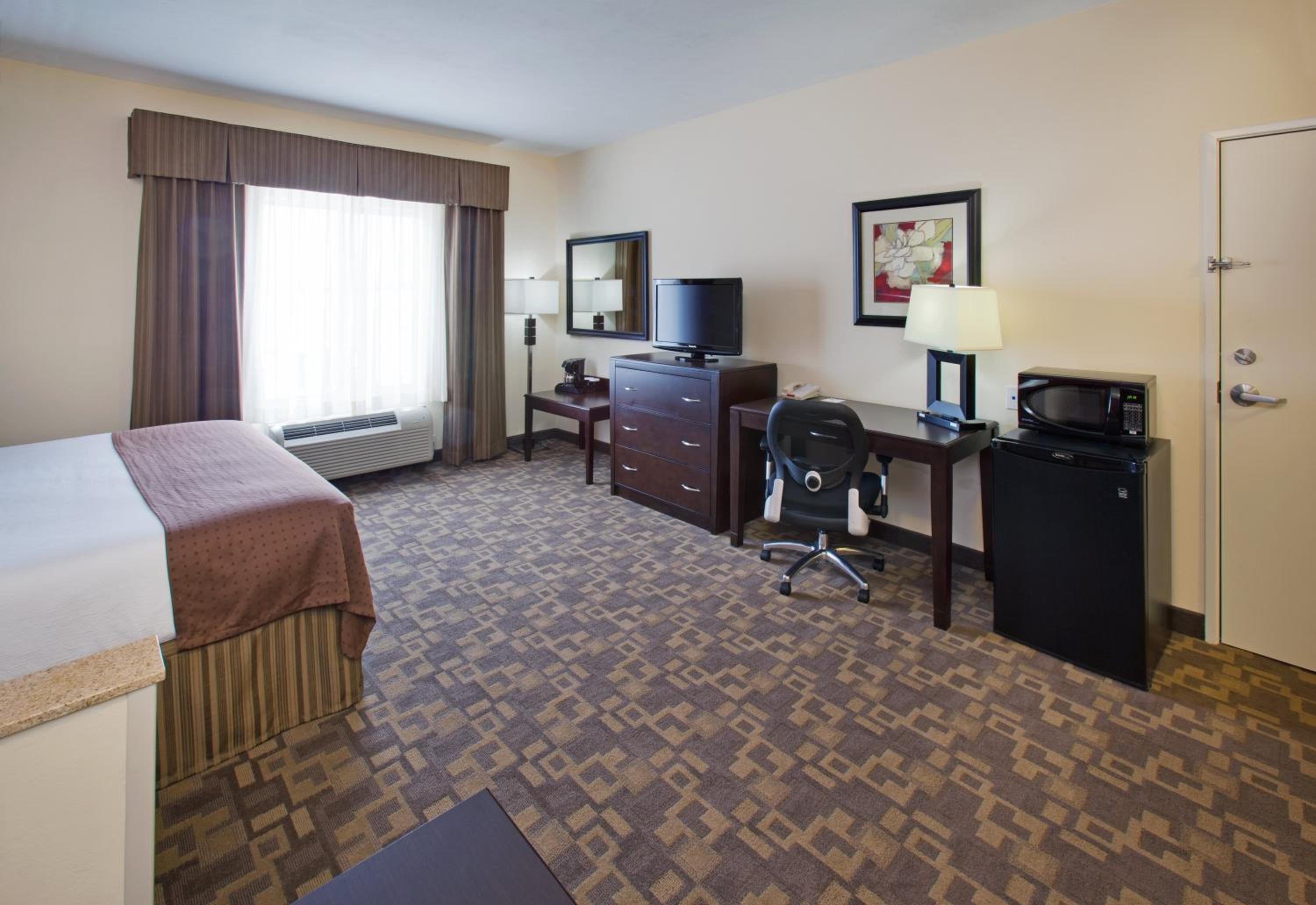 Standard King Room - Photo 4