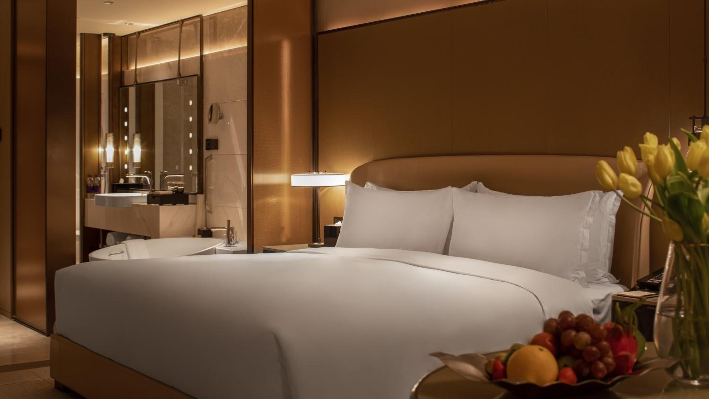 Premium King Room - Club Lounge Access