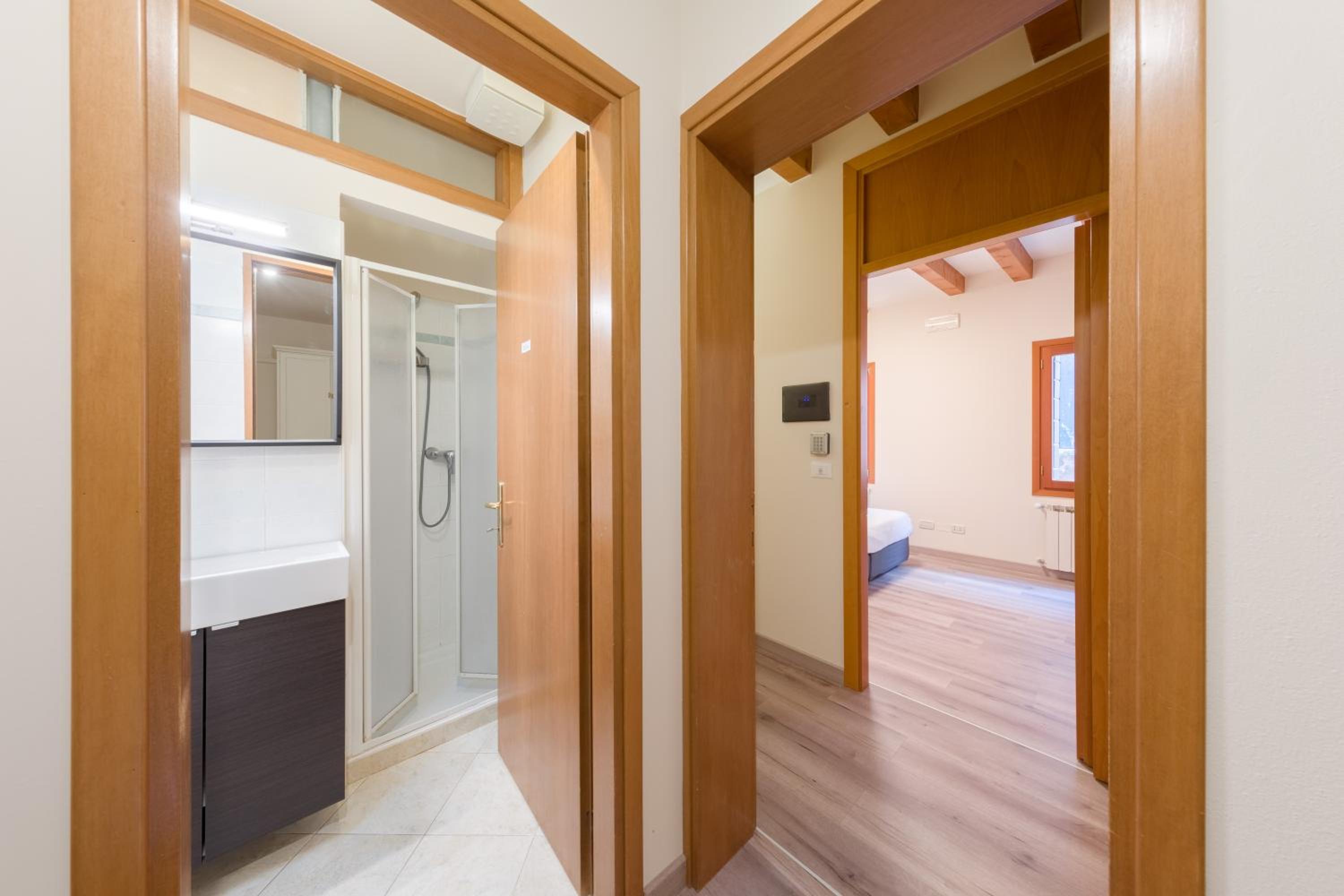 Double Room with Private External Bathroom photo 3