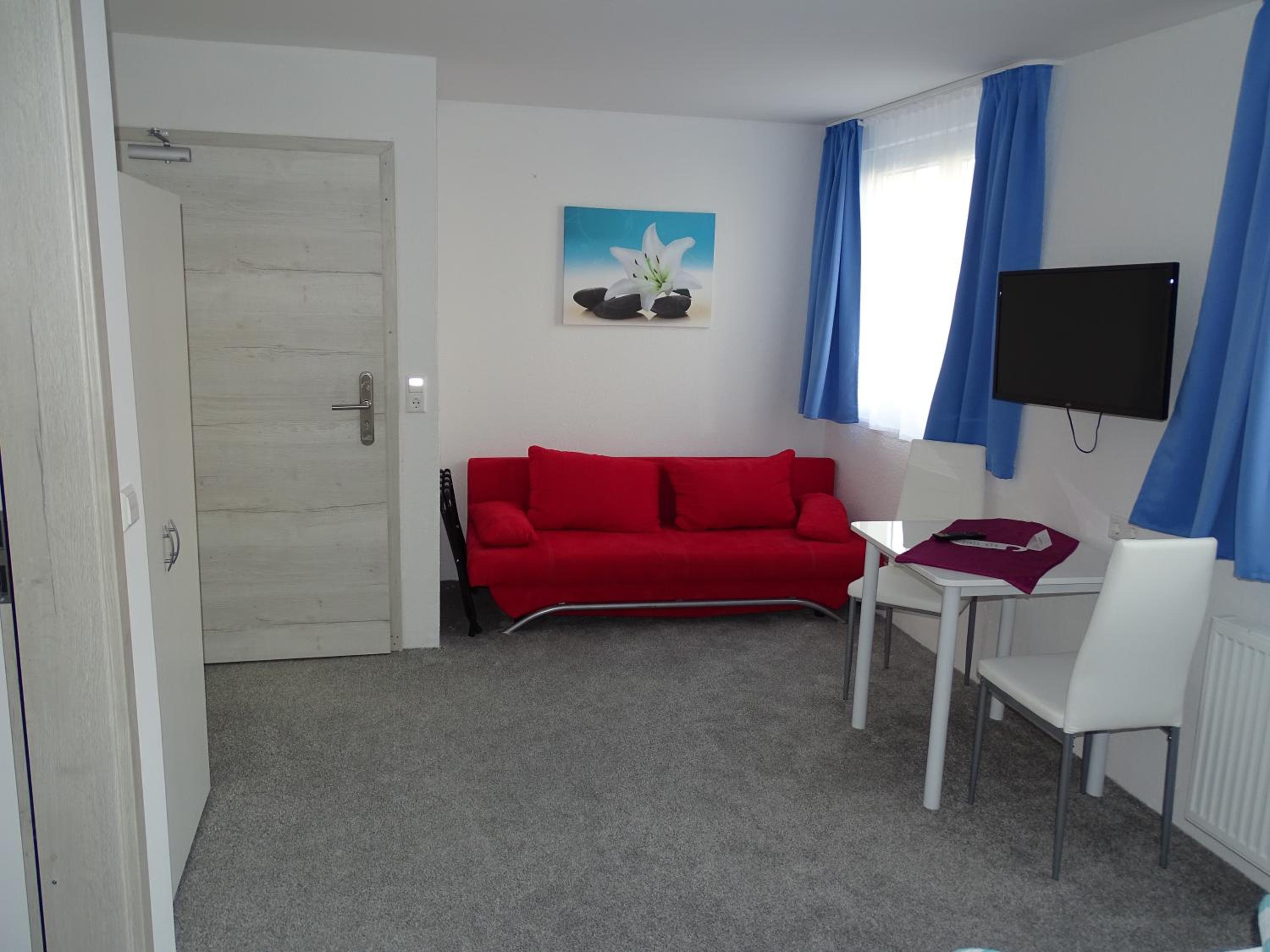Double Room with Private Bathroom - Photo 8