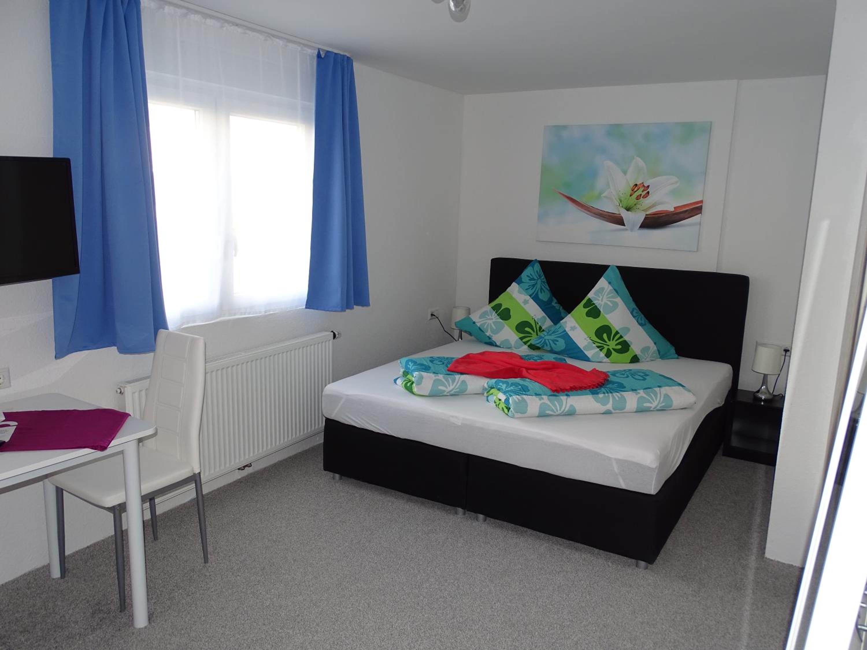 Double Room with Private Bathroom - Photo 9