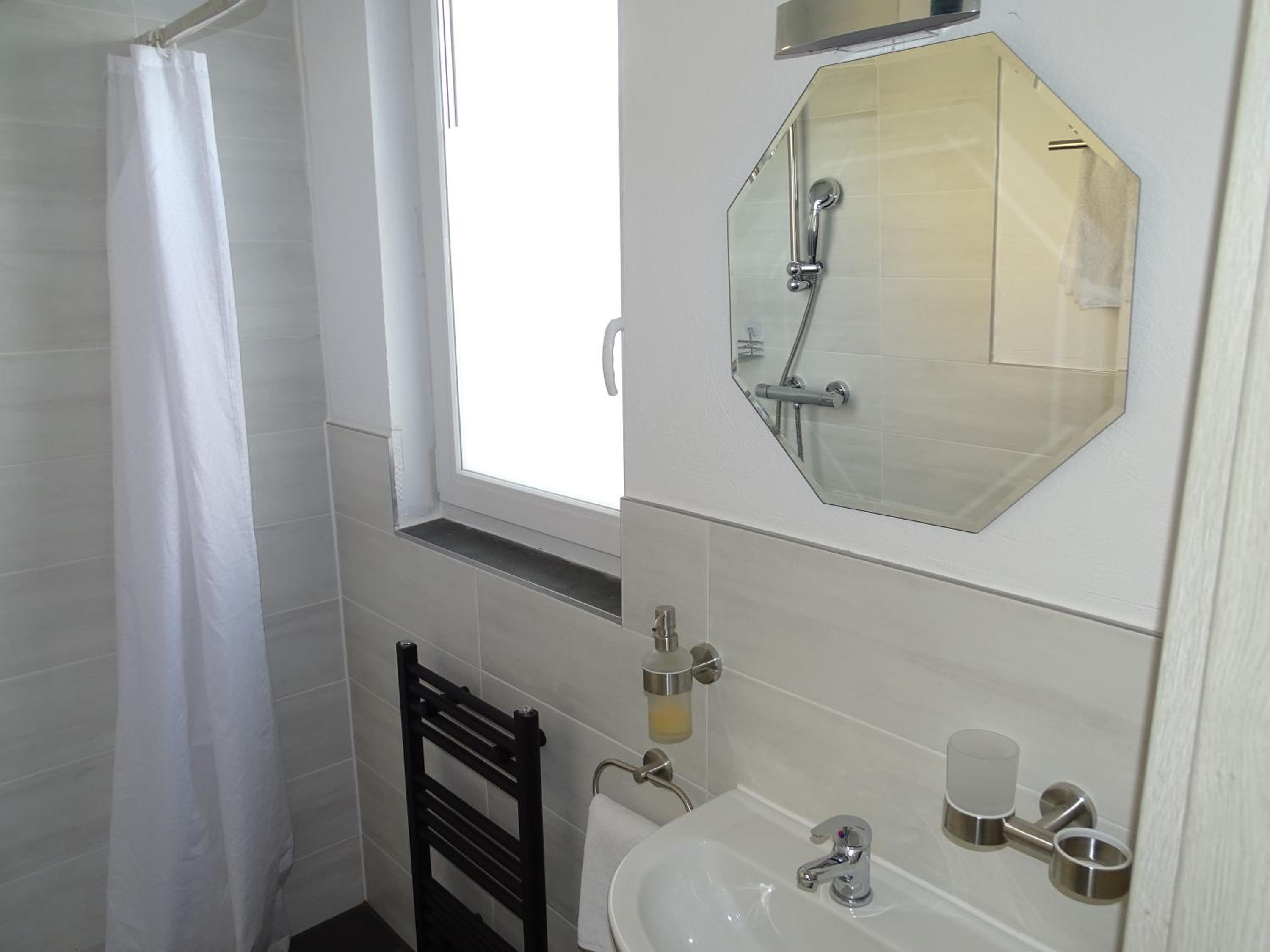 Standard Double Room - Photo 14