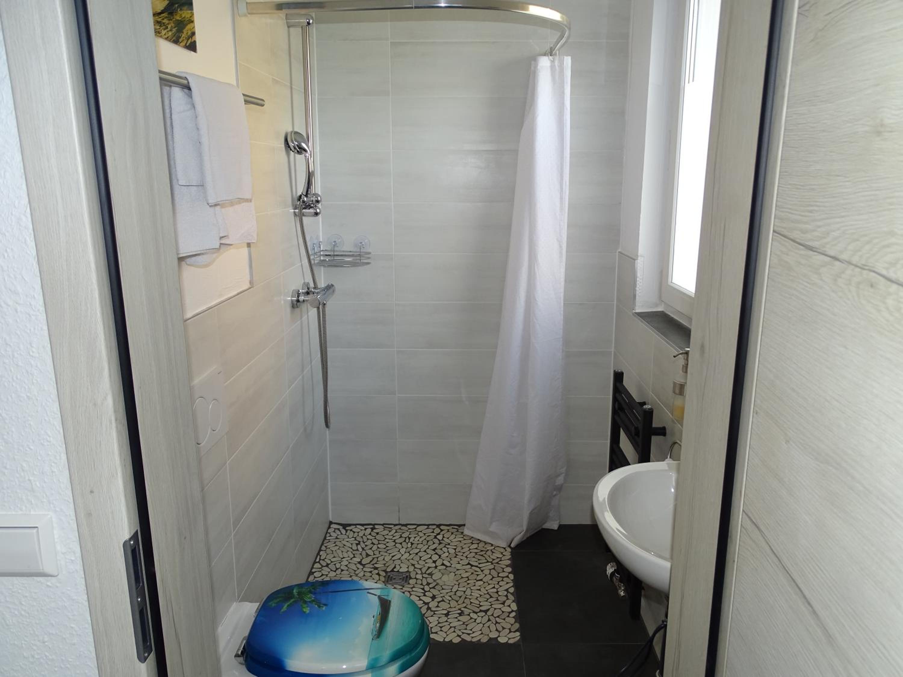 Standard Double Room - Photo 13