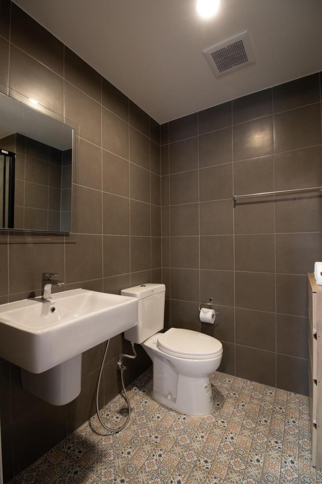 One-Bedroom Apartment - Photo 31