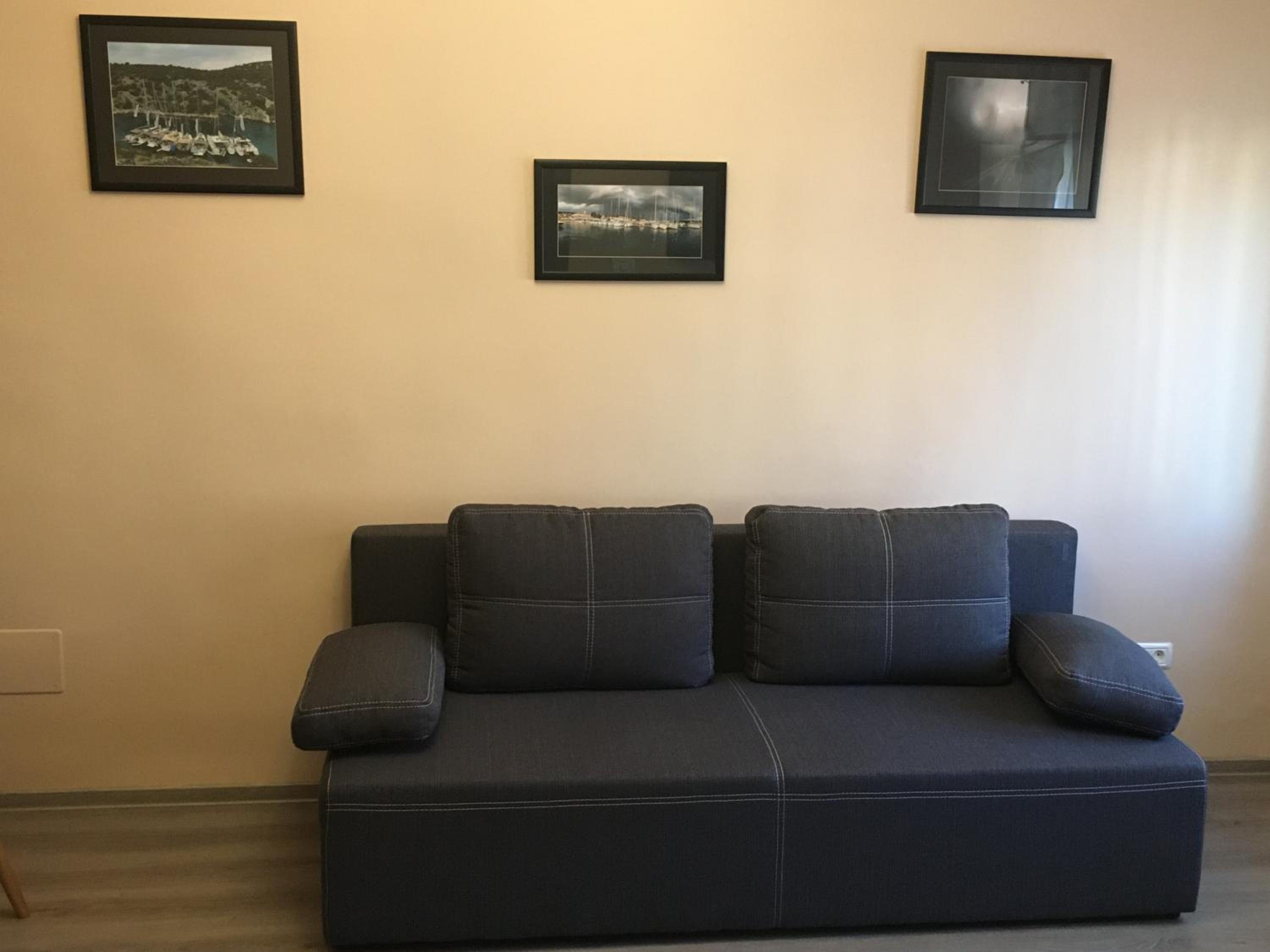 One-Bedroom Apartment - Photo 4