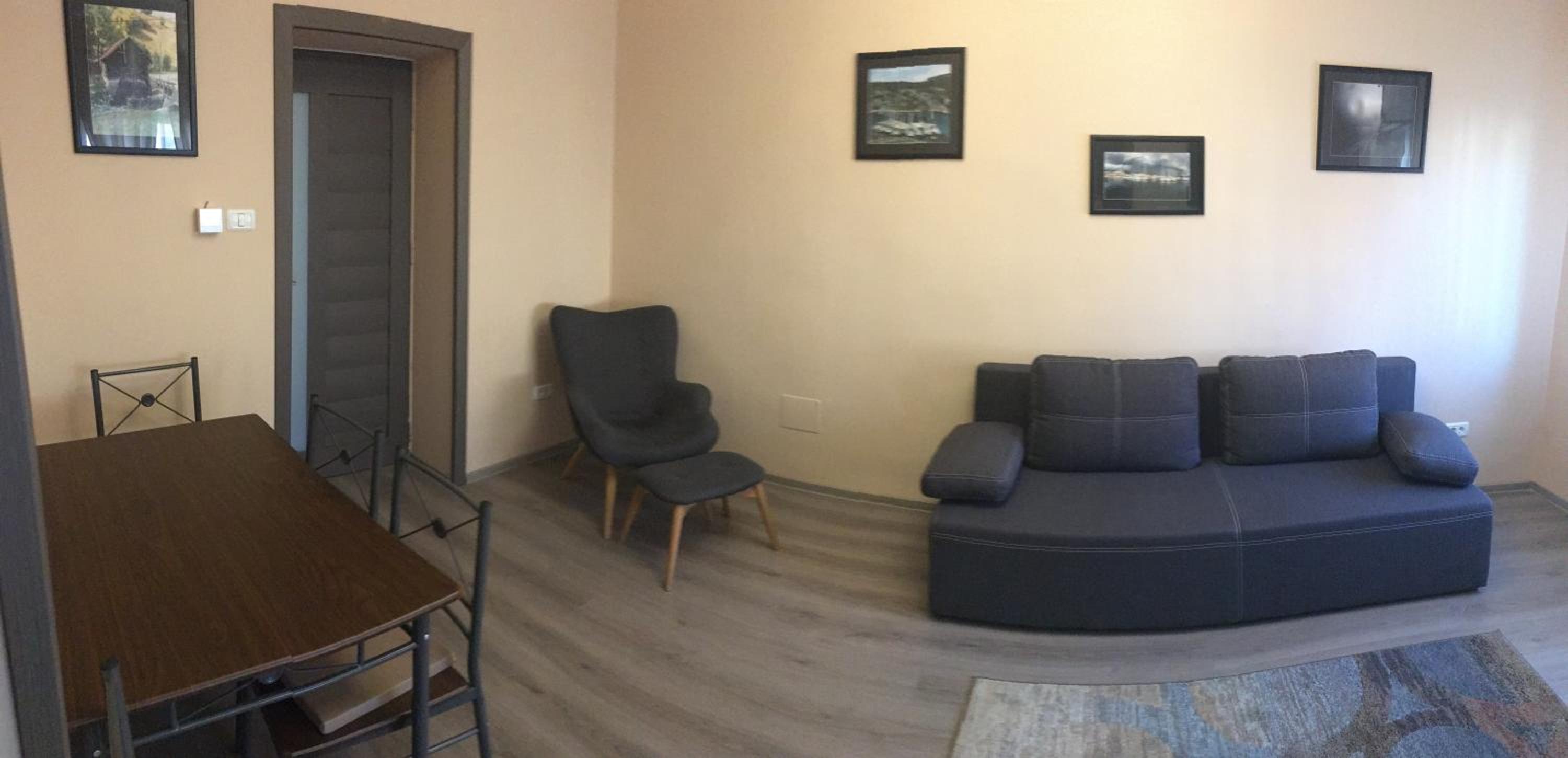 One-Bedroom Apartment - Photo 2