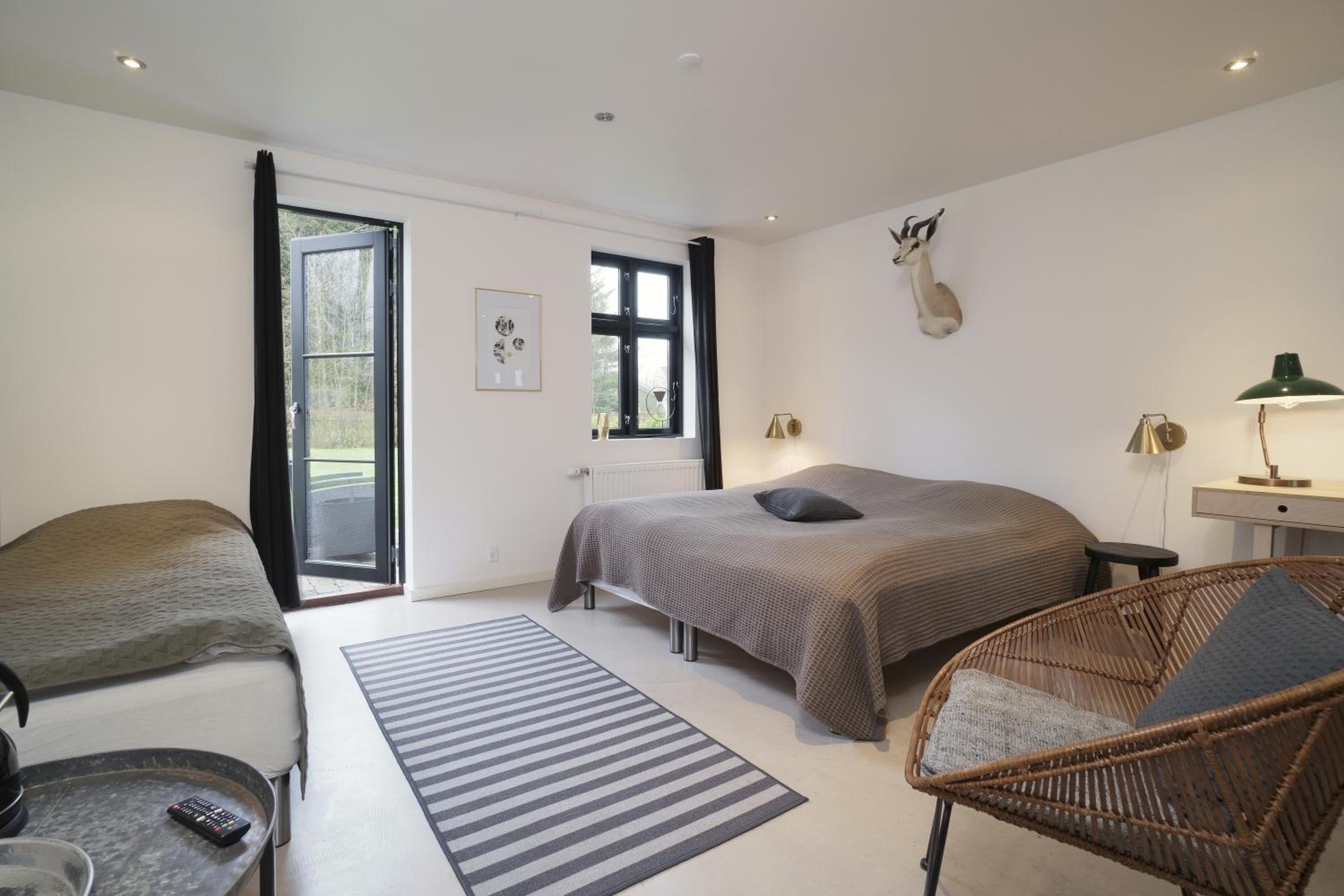 Large Quadruple Room with Terrace and Private Bathroom photo 3