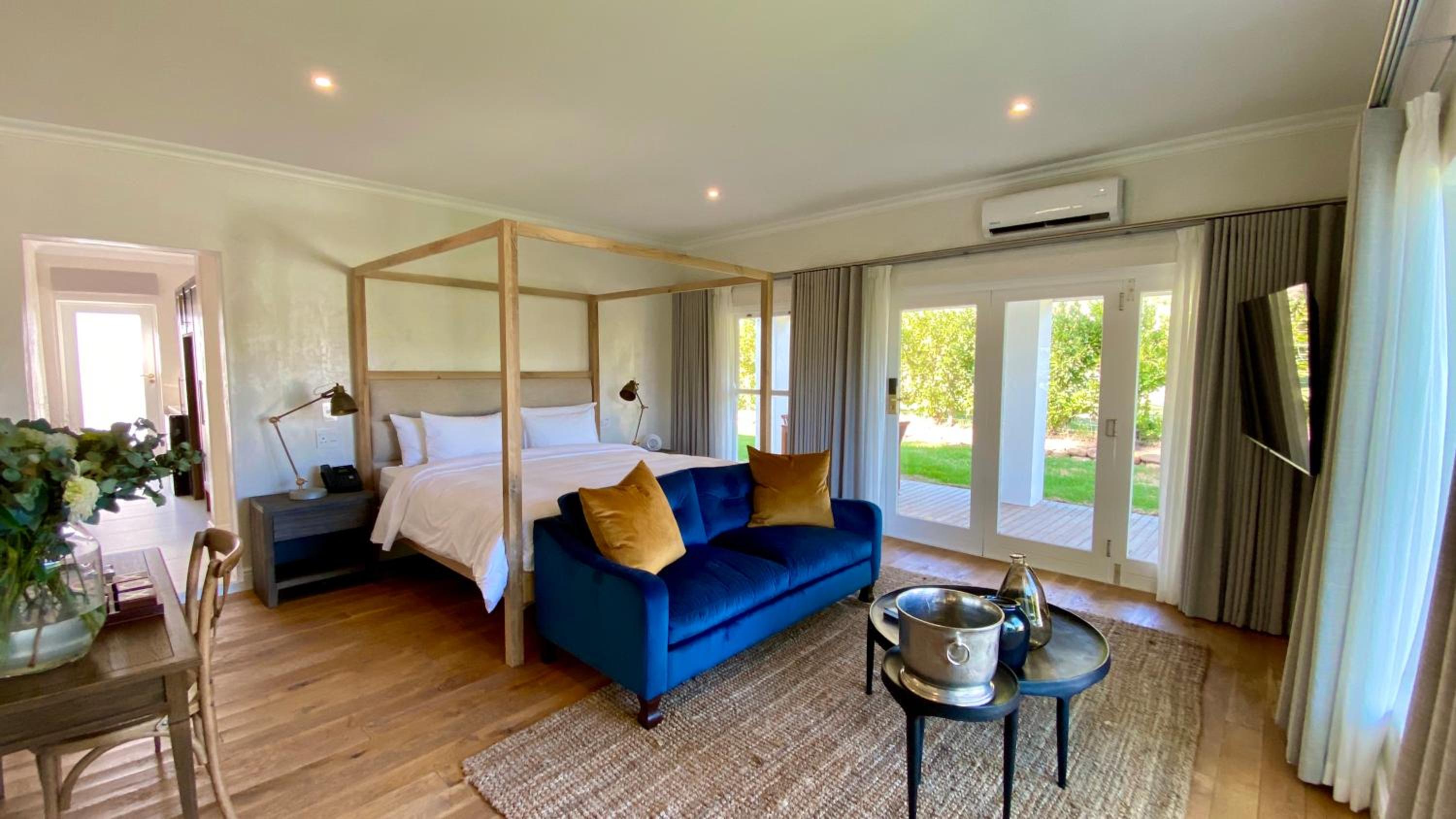 Deluxe Junior Suite - Photo 1