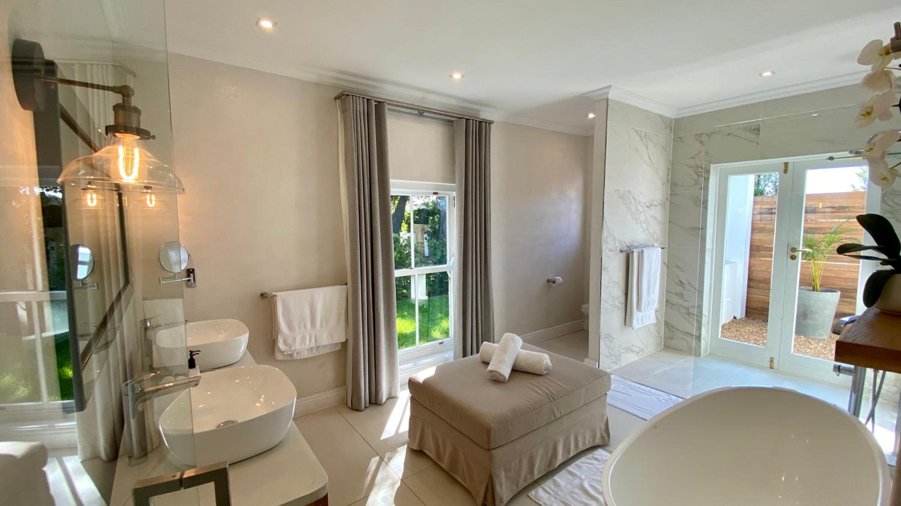 Deluxe Junior Suite - Photo 5