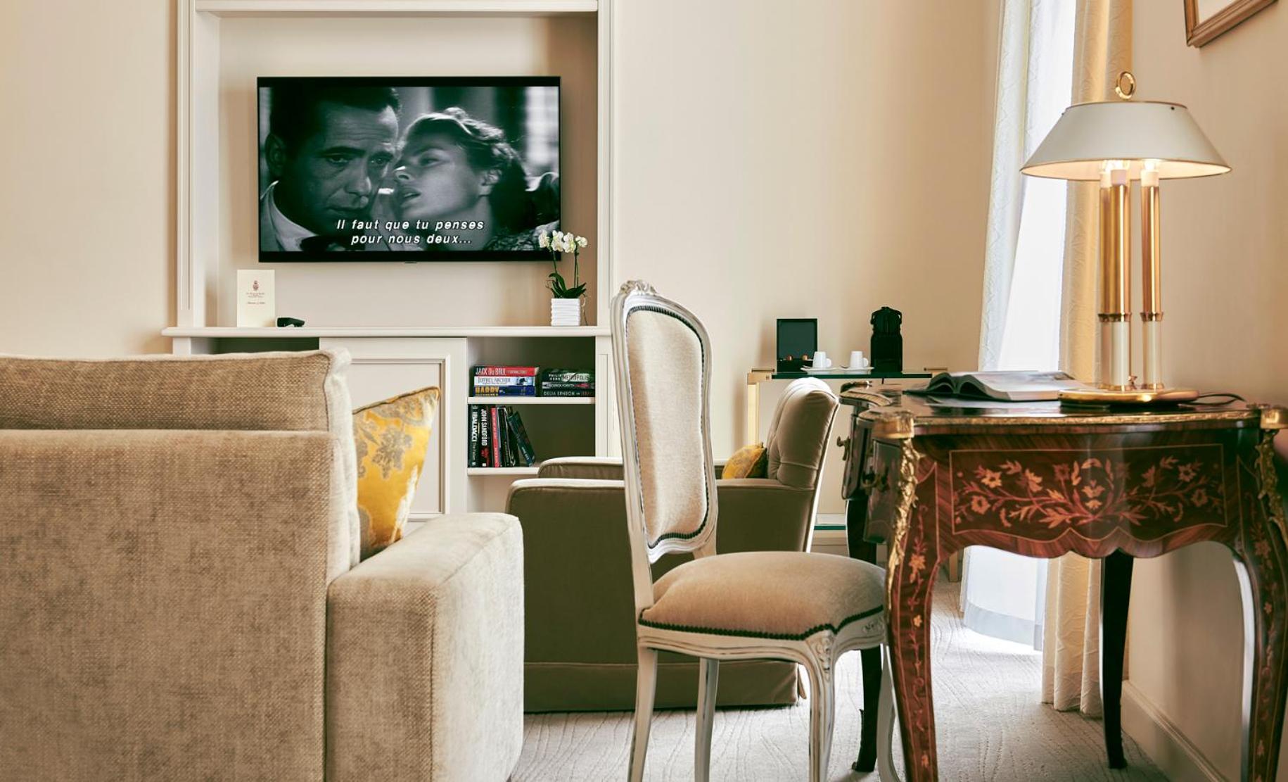 Junior Suite with Harbor and Hillside View photo 2