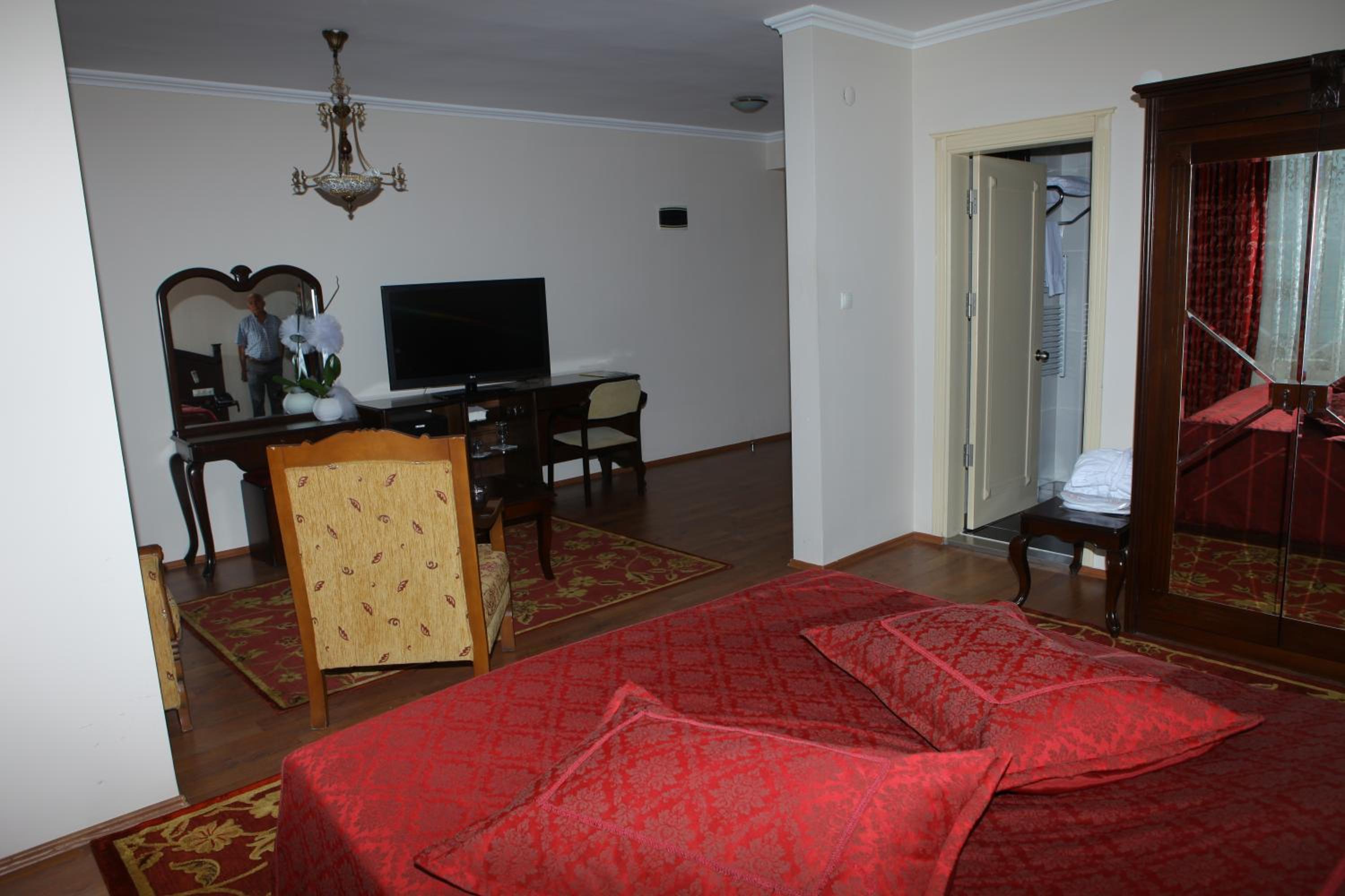 Junior Suite (2 Adults + 1 Child) - Photo 14