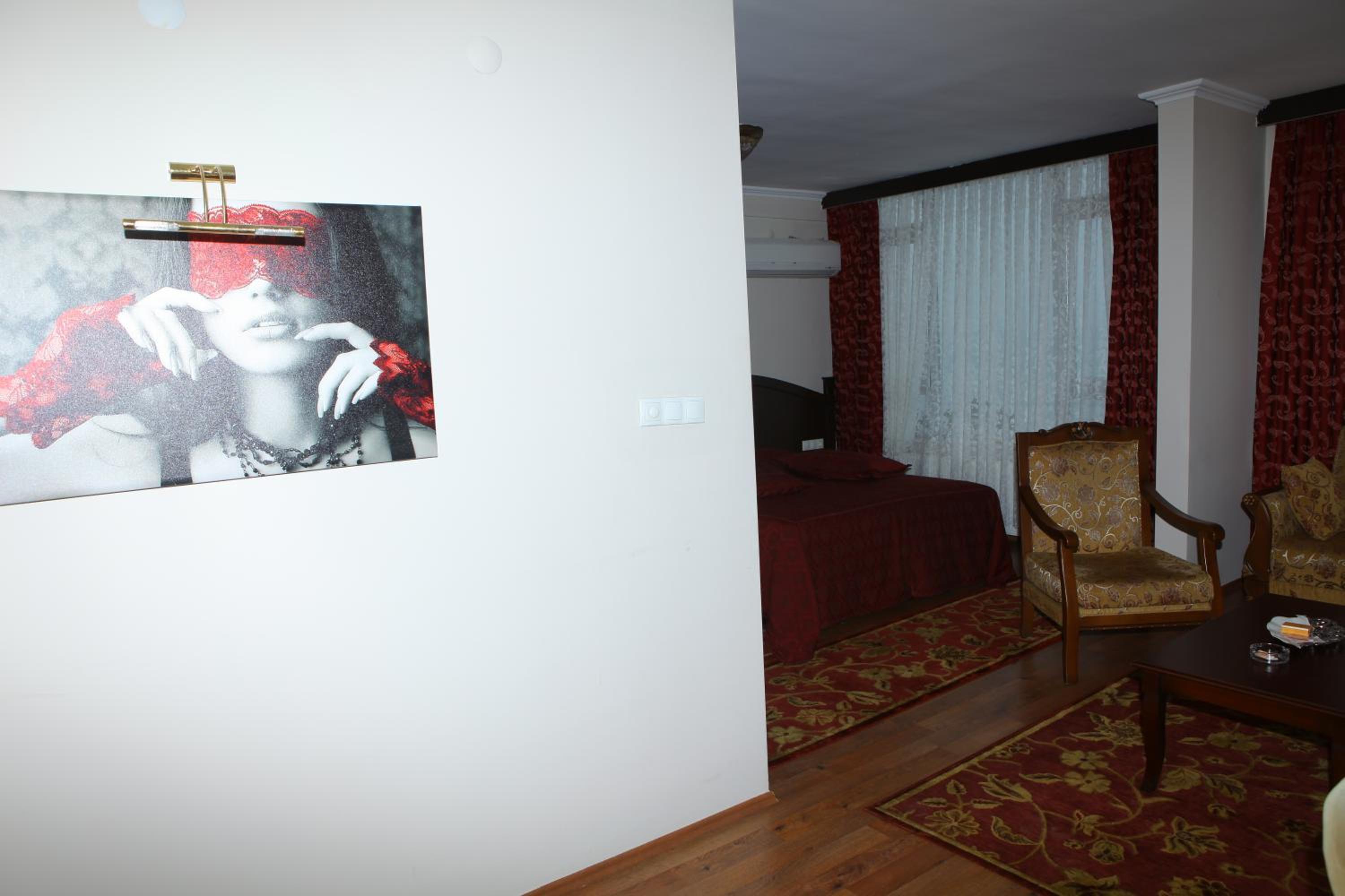 Junior Suite (2 Adults + 1 Child) - Photo 13