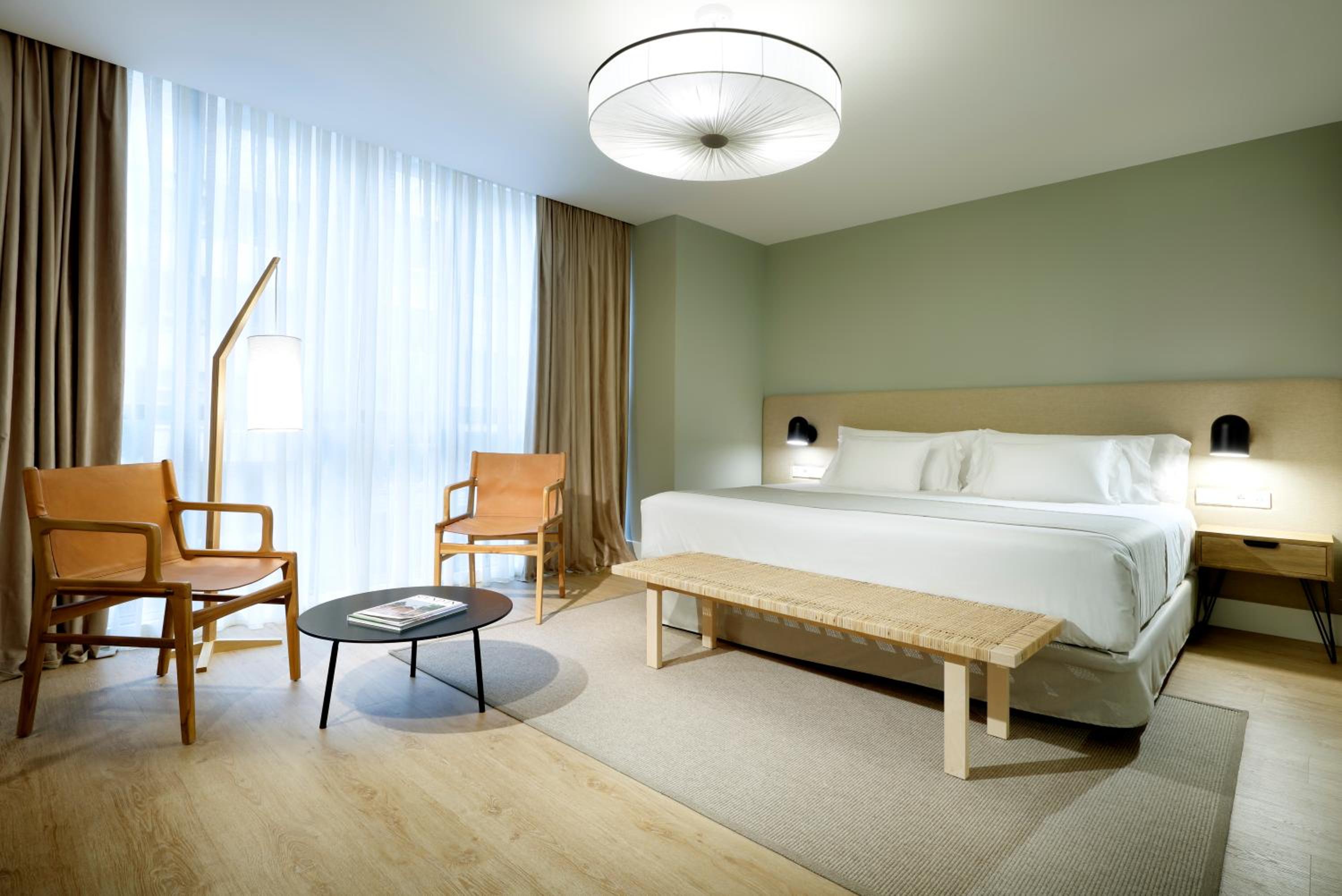Deluxe Room - Photo 6