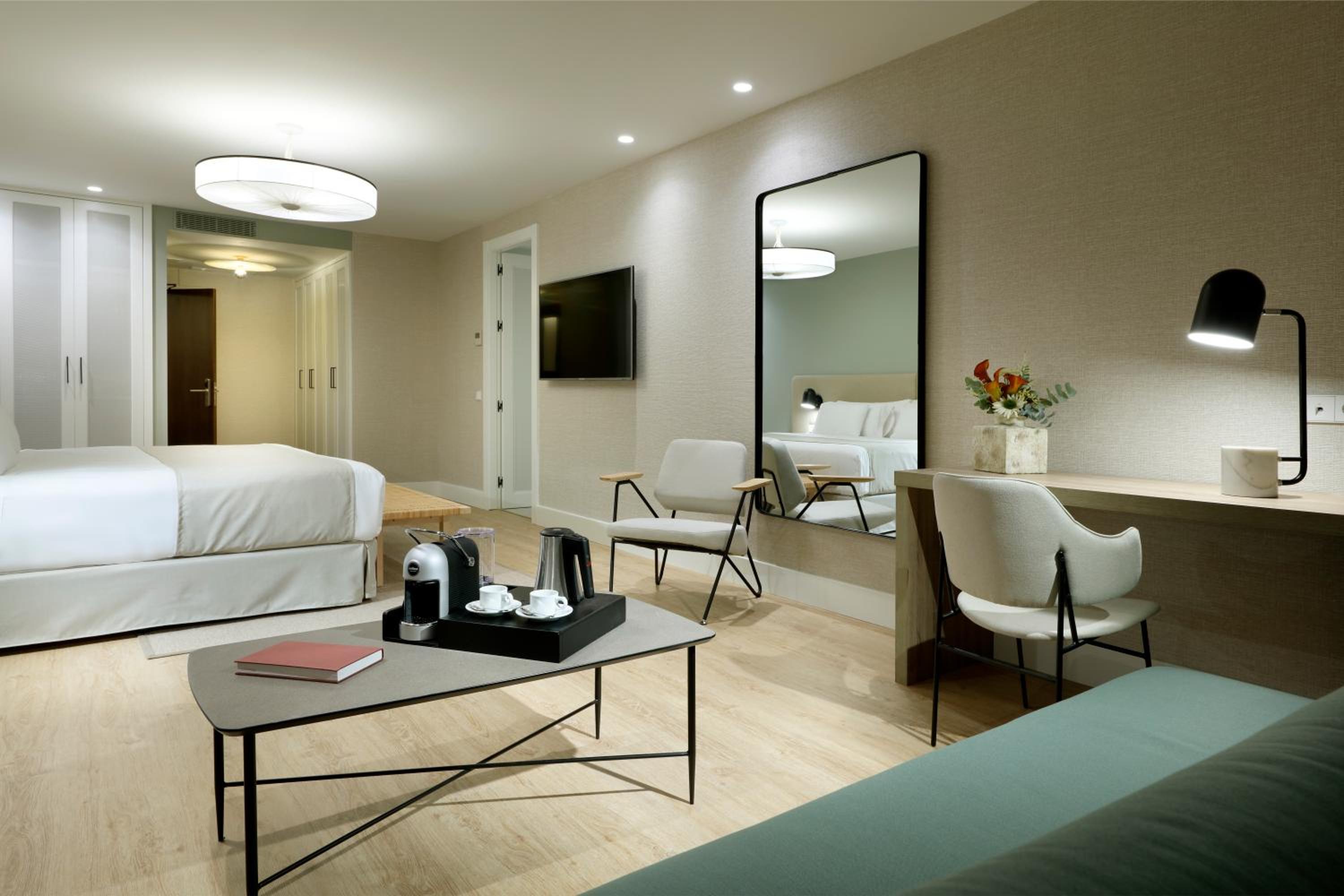 Deluxe Room - Photo 7