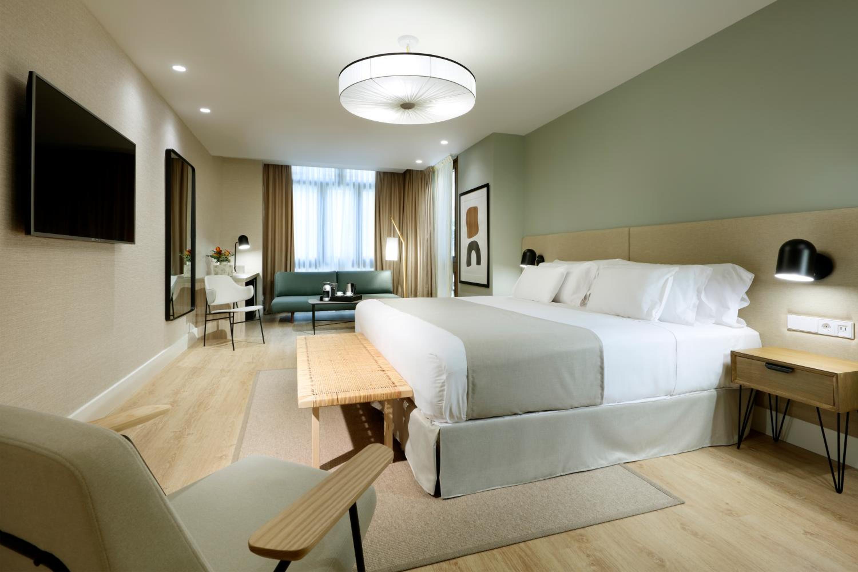 Deluxe Room - Photo 2
