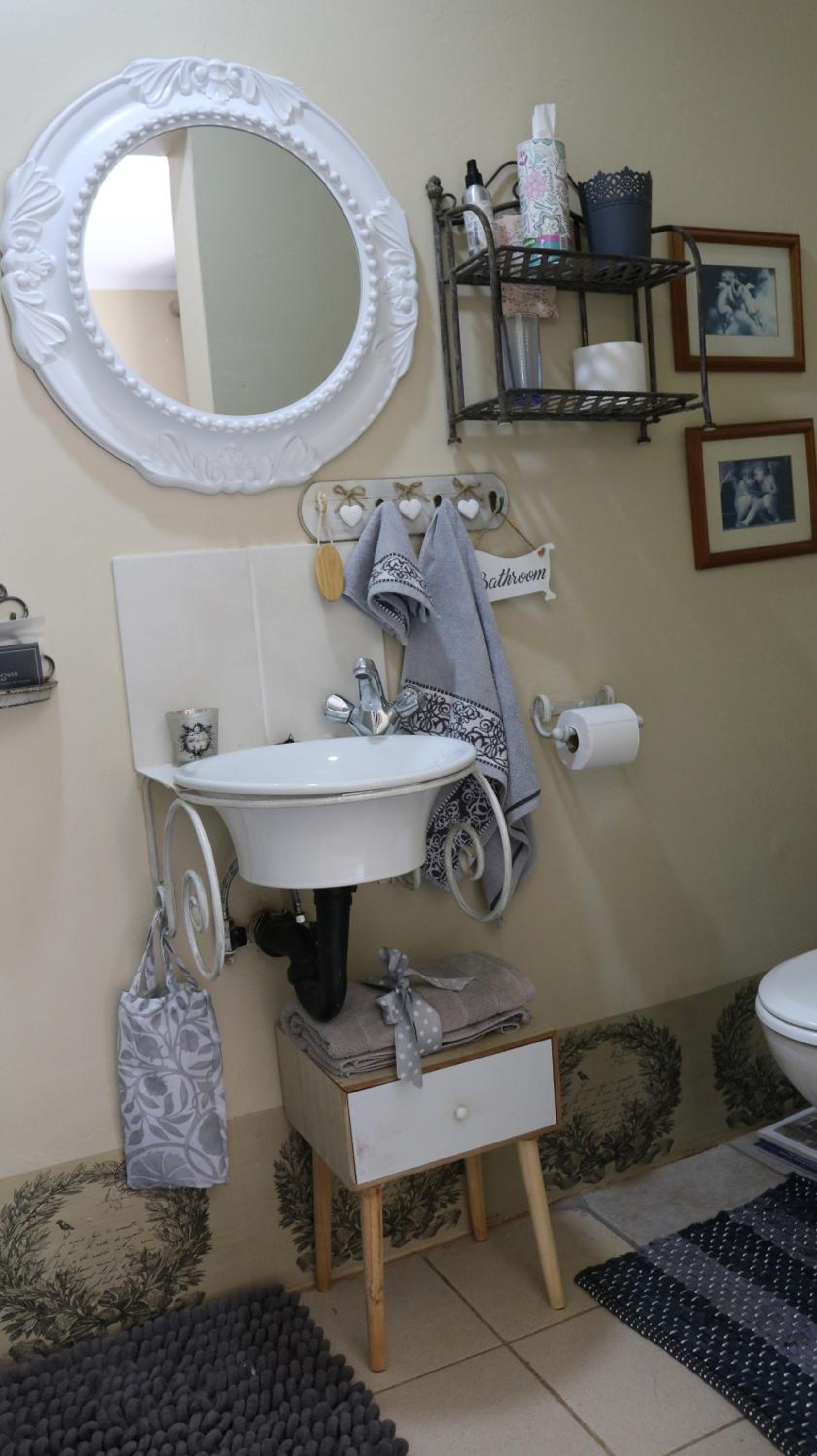 Deluxe King Room - Photo 15