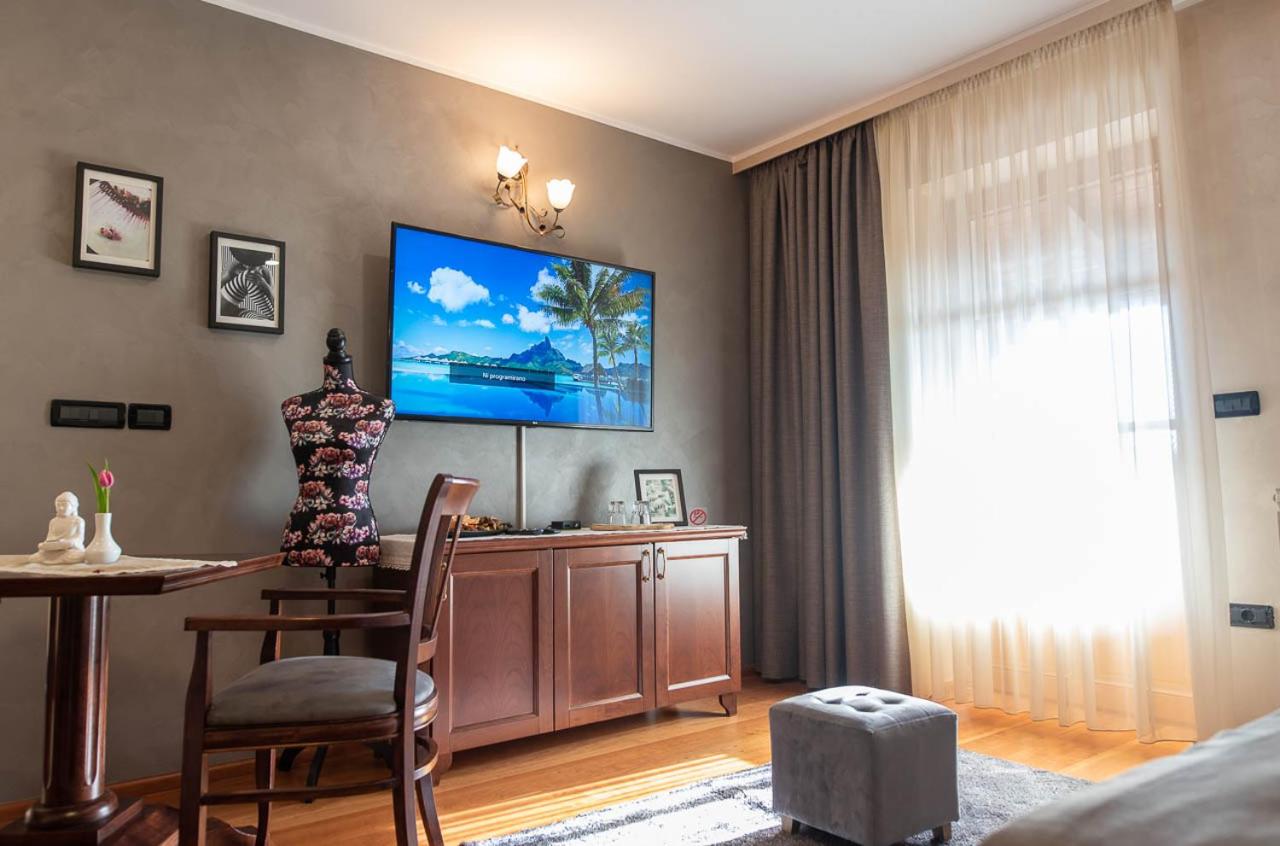 Deluxe Room (2 Adults + 1 Child)