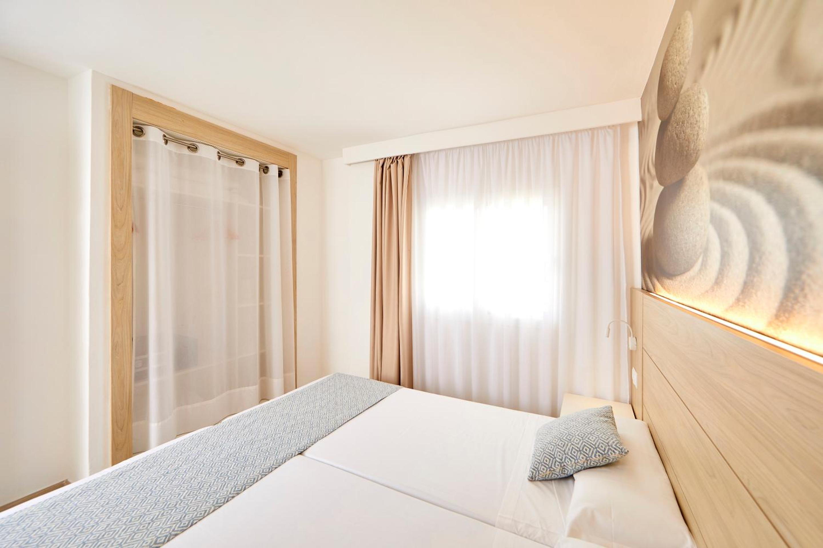 One-Bedroom Apartment with Sea View