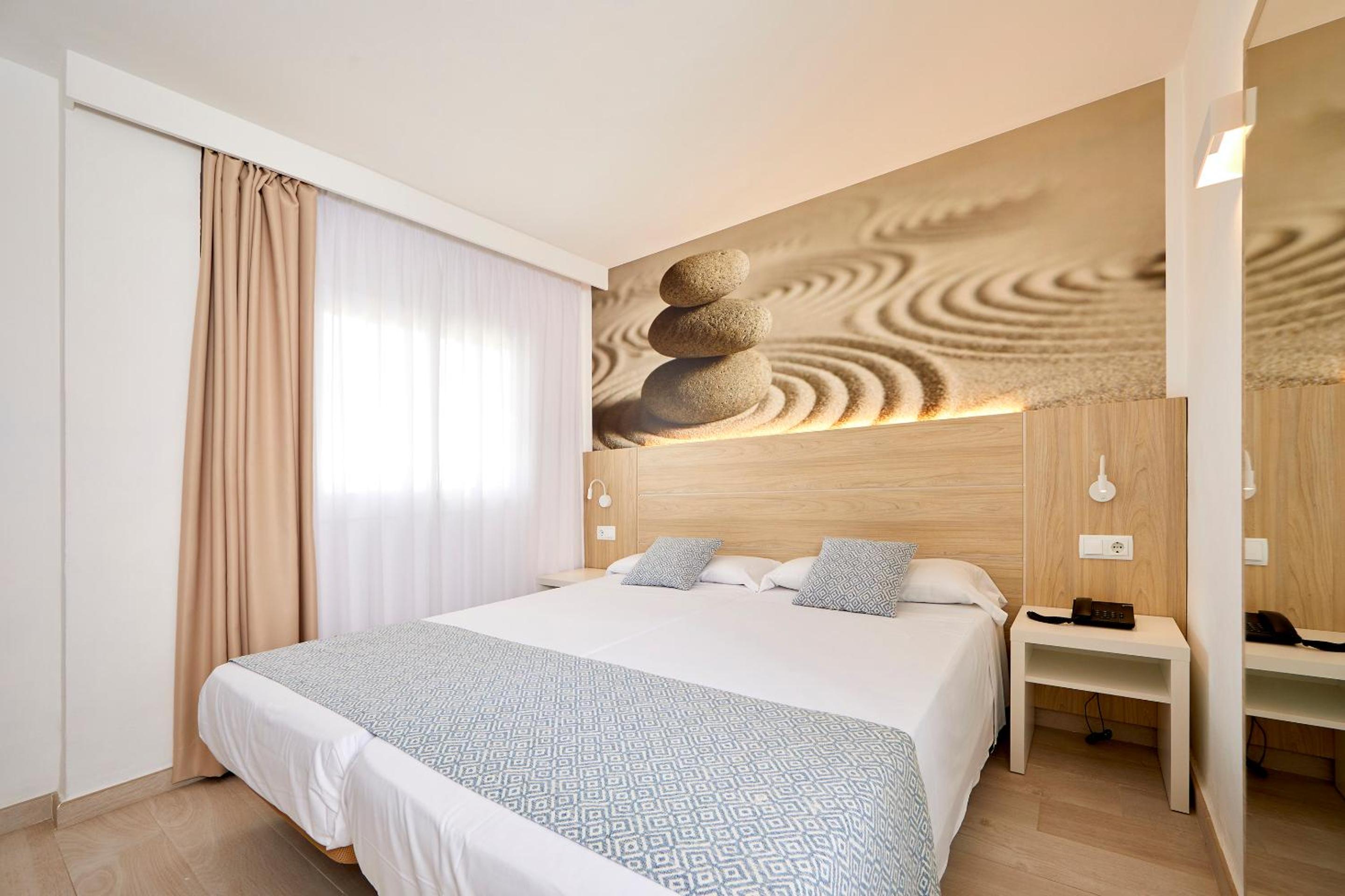 One-Bedroom Apartment with Sea View