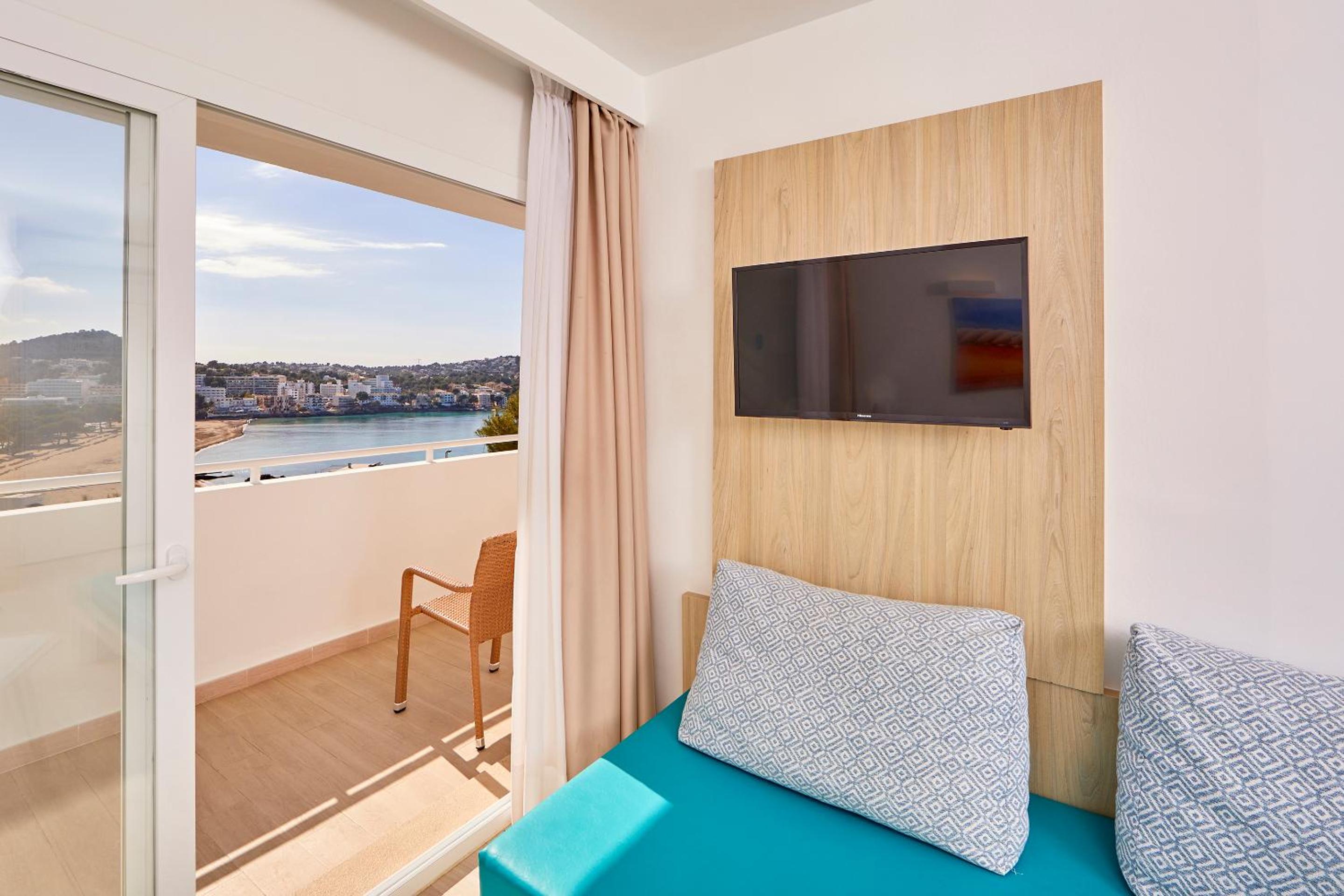 One-Bedroom Apartment with Sea View thumbnail 6