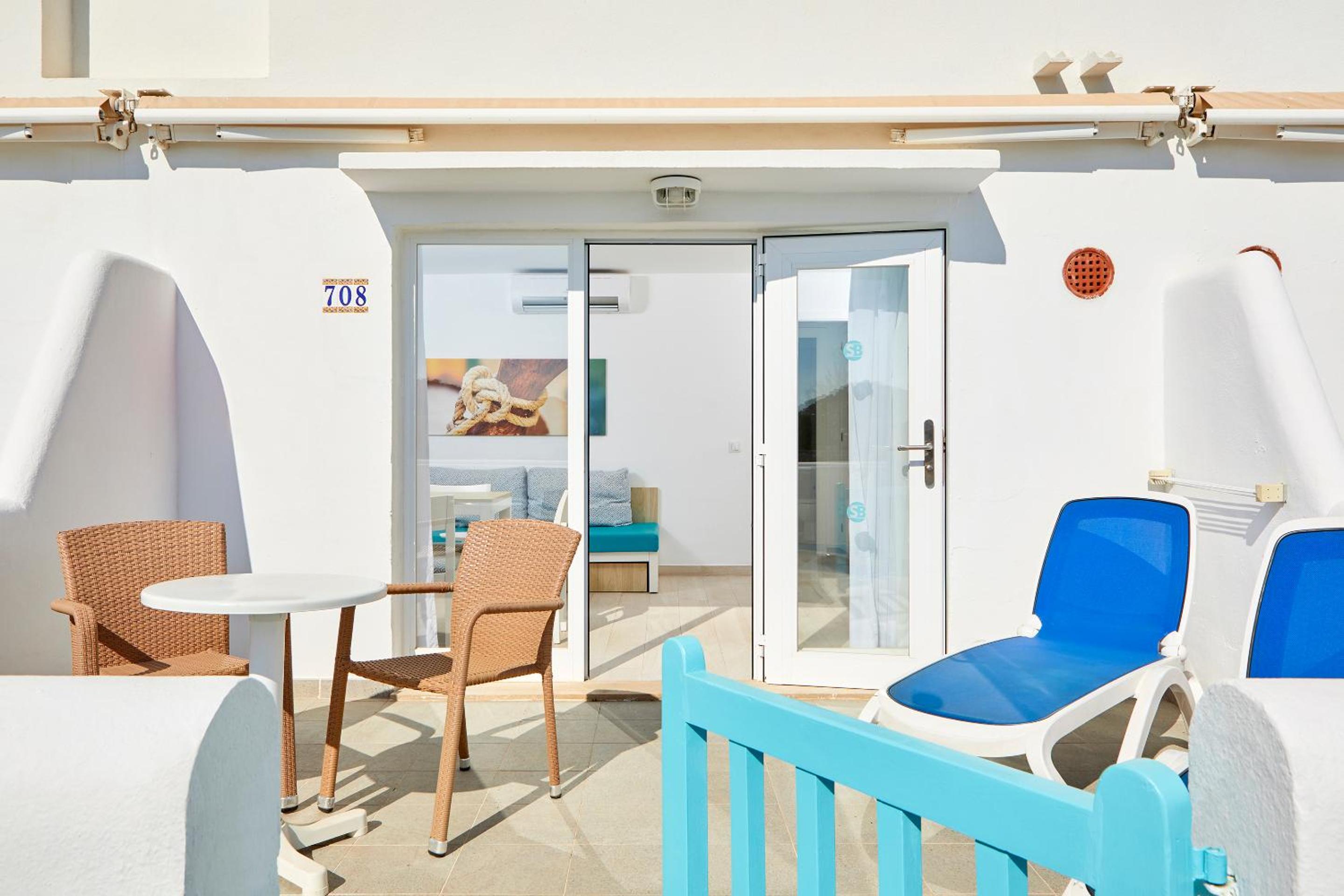 One-Bedroom Apartment with Sea View and Terrace thumbnail 6