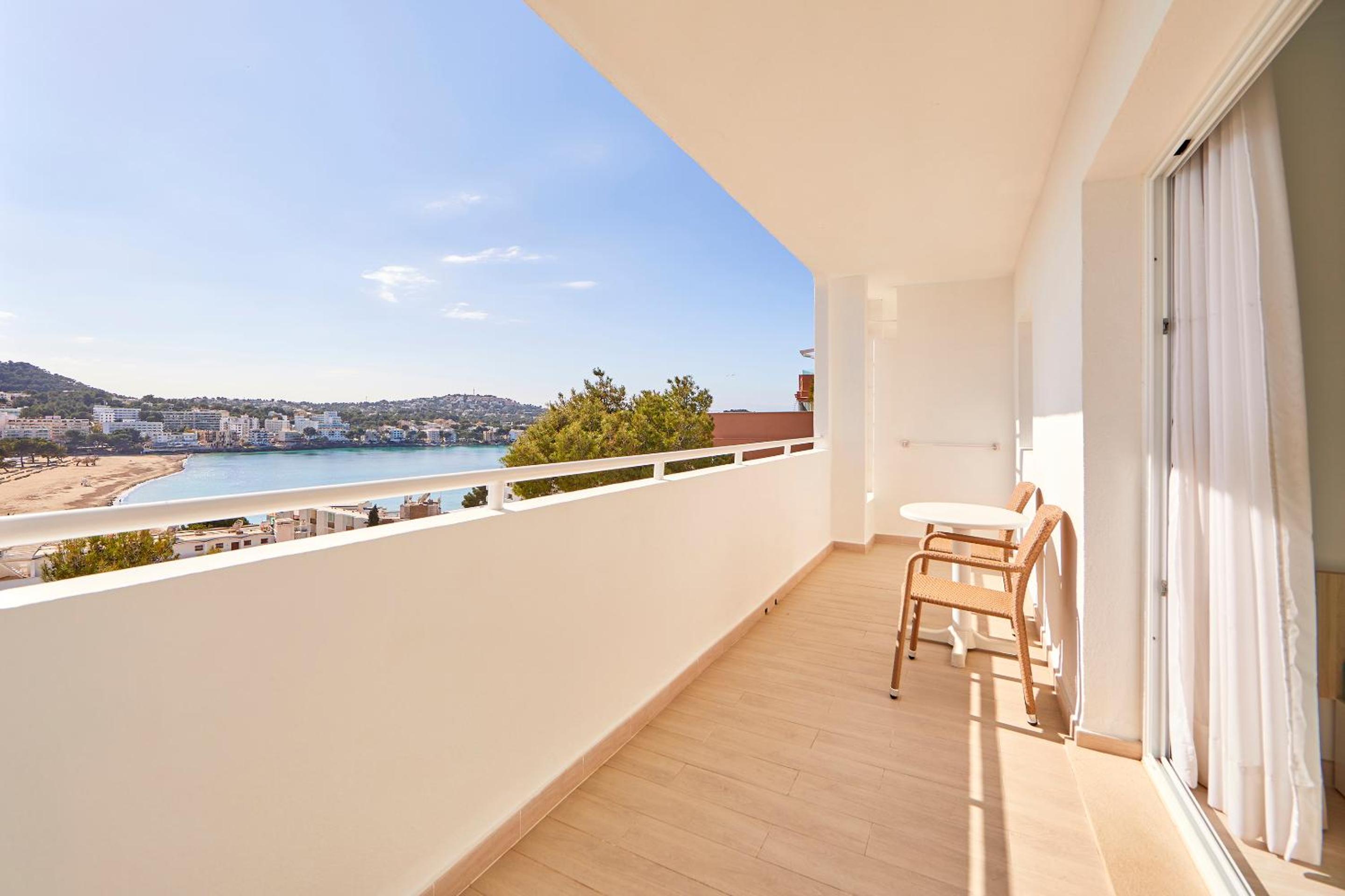 One-Bedroom Apartment with Sea View