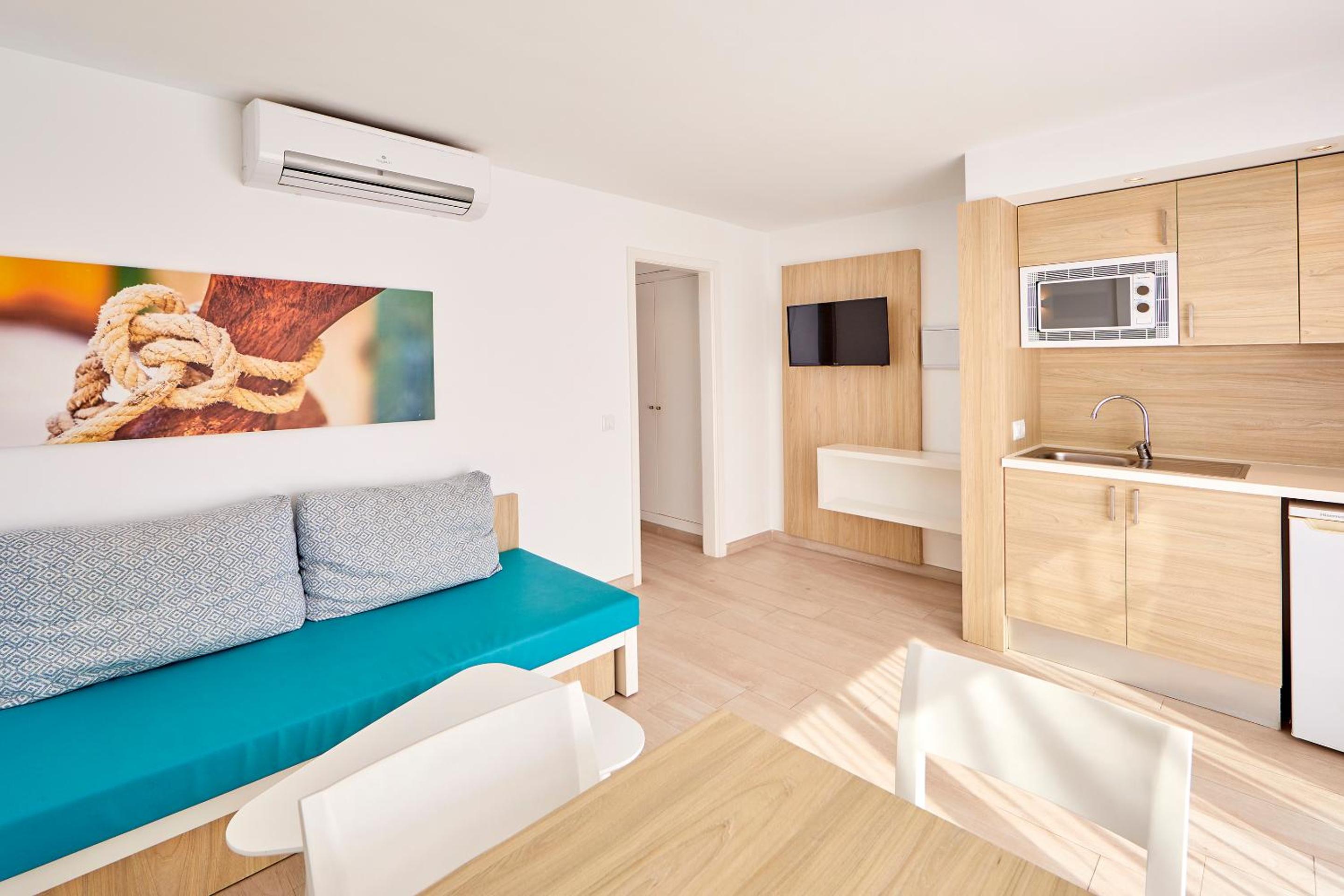 One-Bedroom Apartment with Sea View and Terrace thumbnail 6