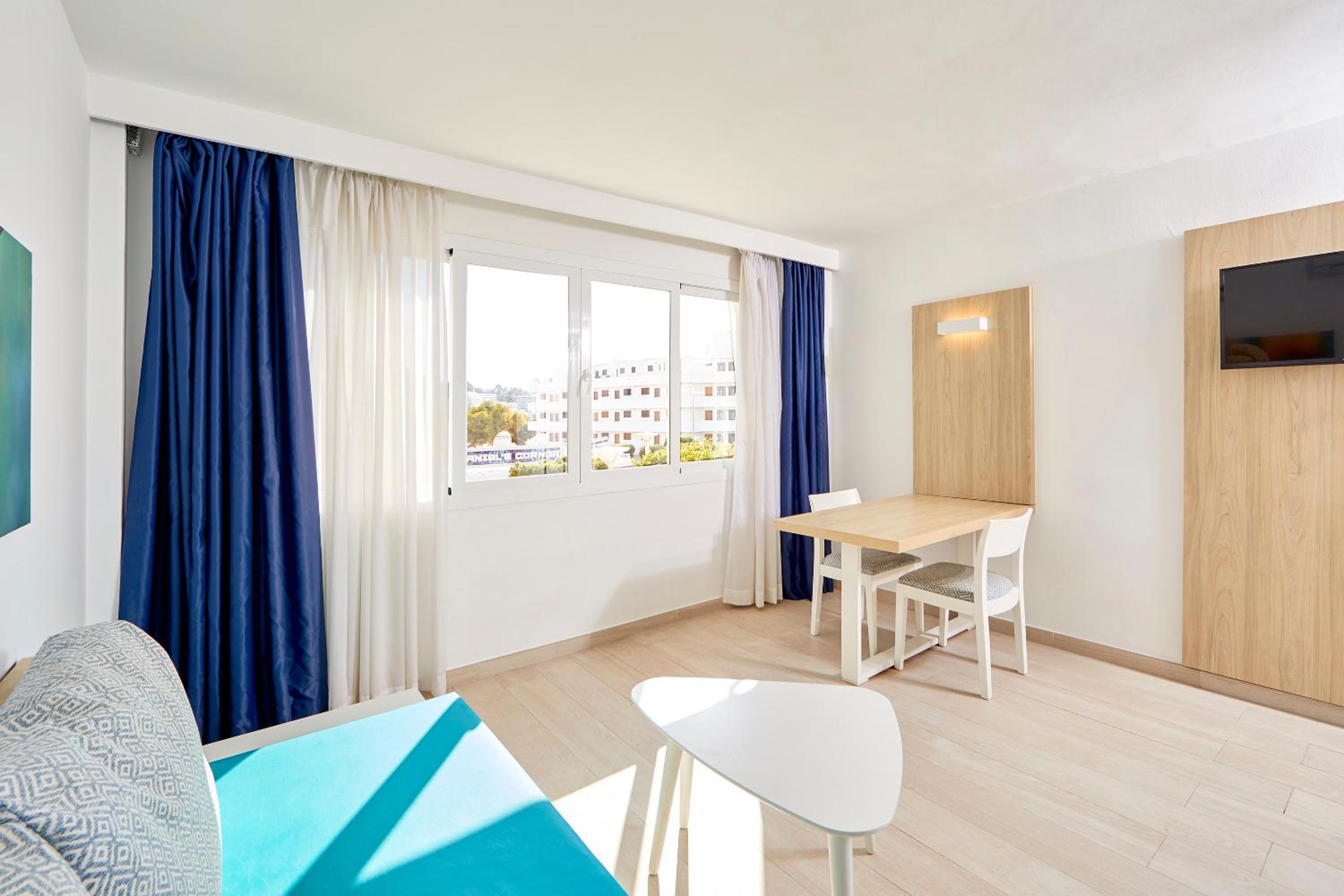 Studio Apartment thumbnail 6