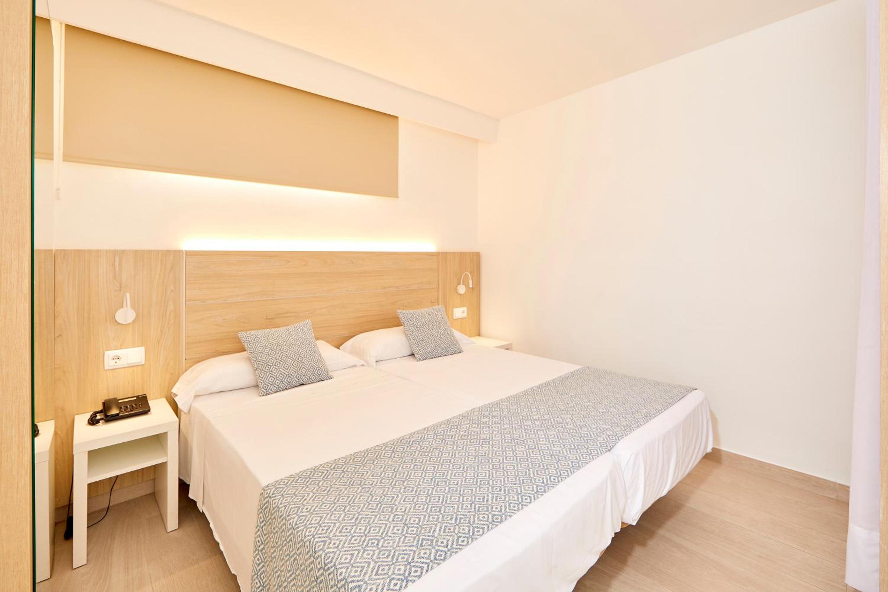 Studio Apartment thumbnail 5